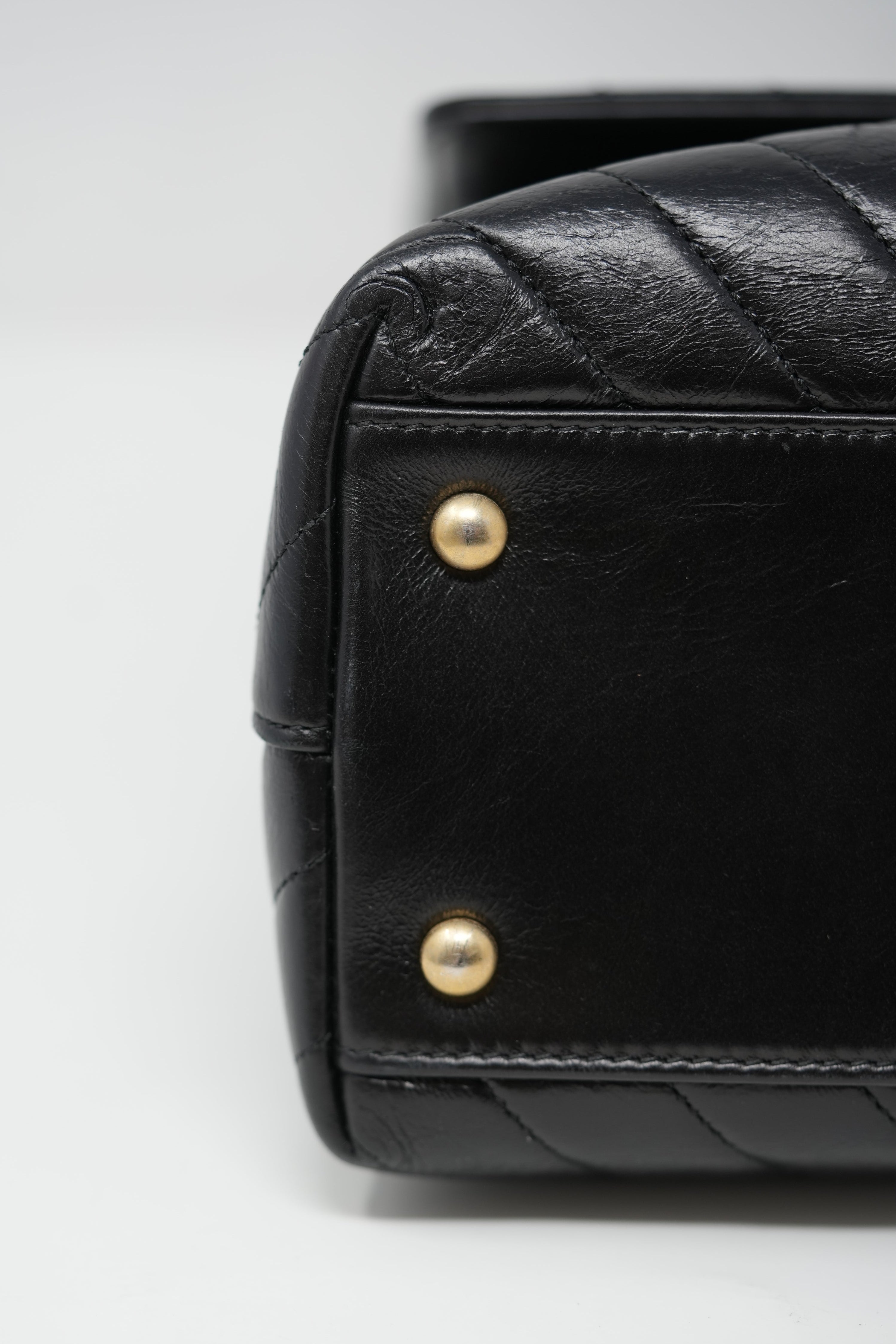 Pre-Owned Chanel Black Medium Chevron Coco Handle With Strap