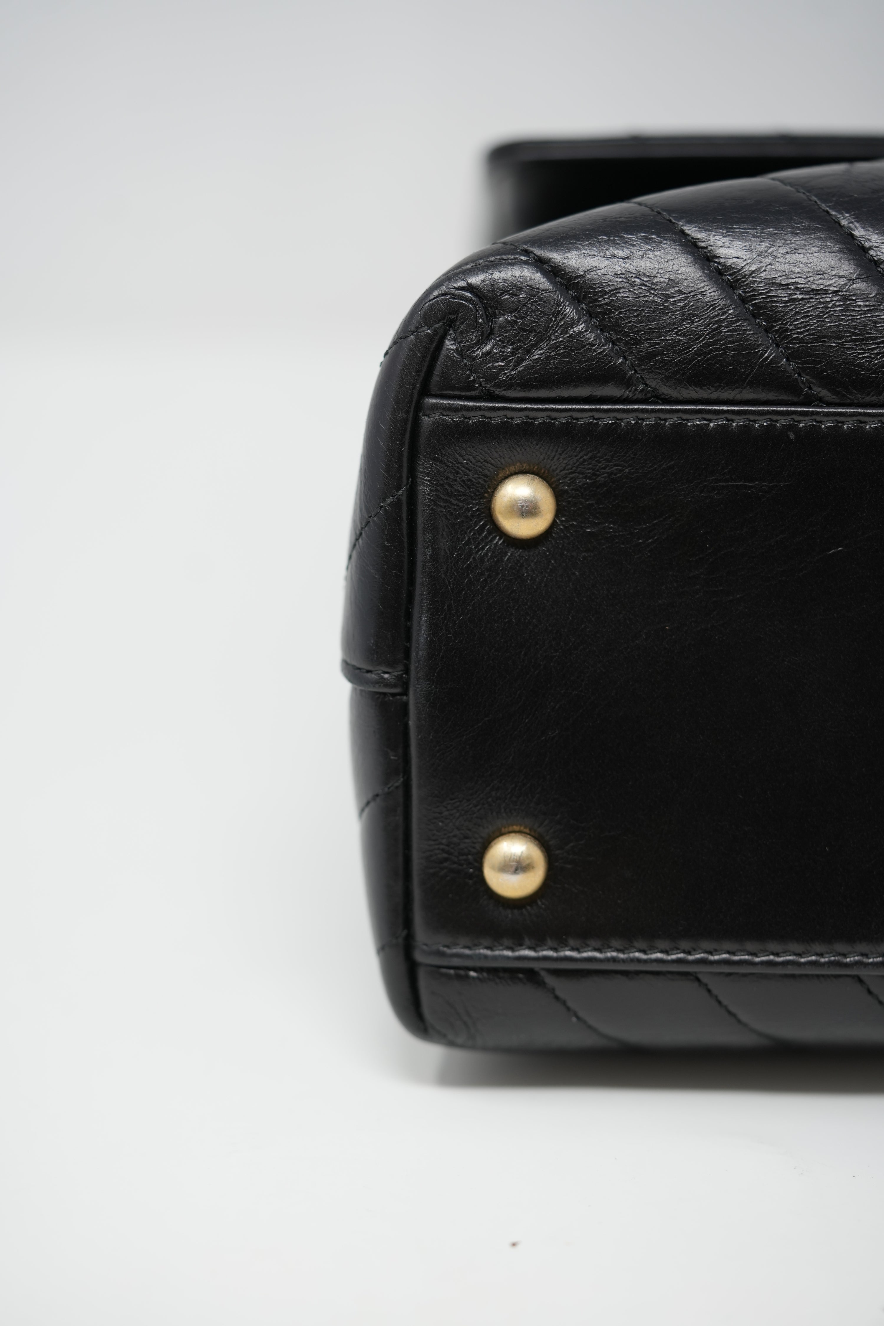 pre-owned Chanel Chevron Coco Handle Medium