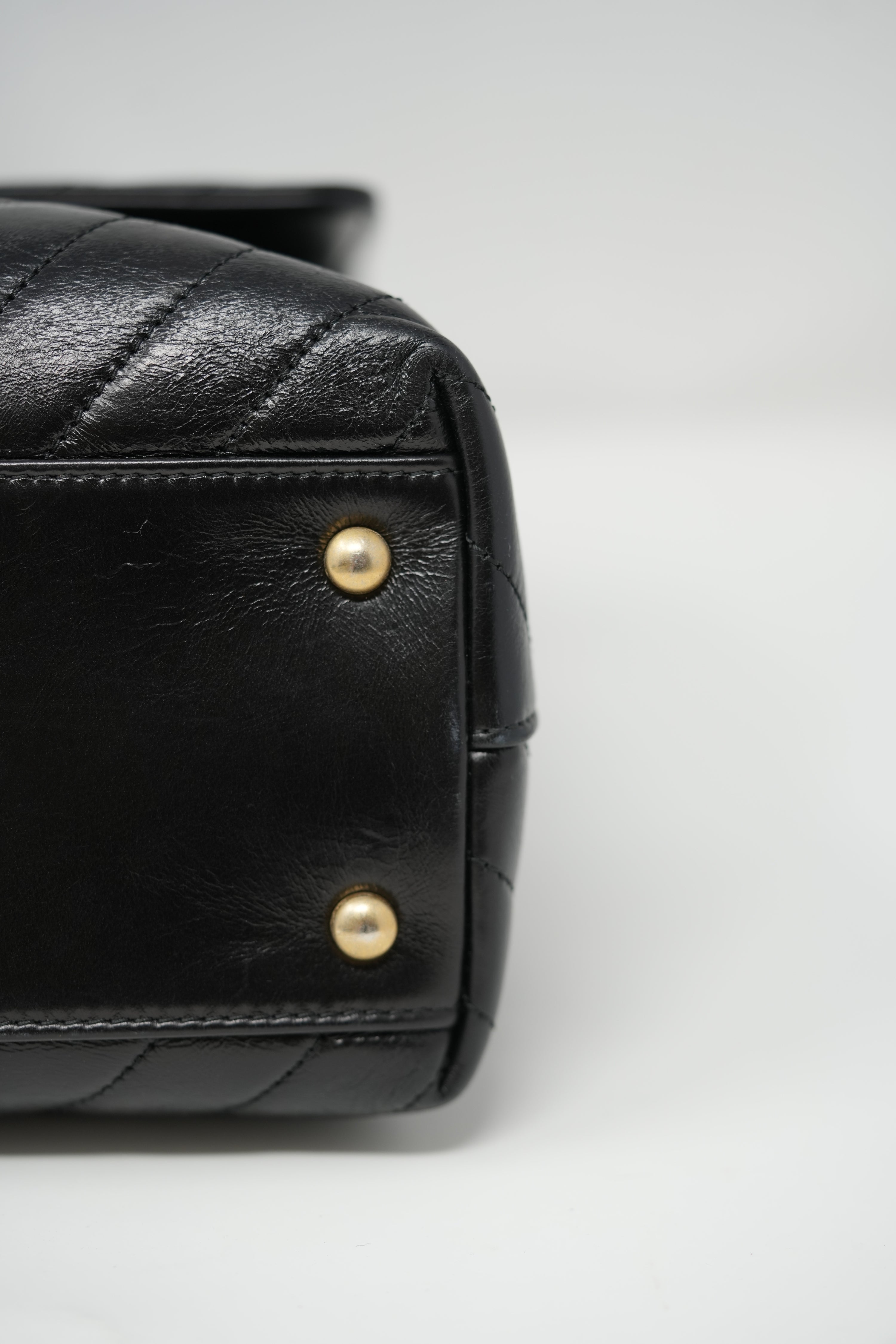 pre-owned Chanel Chevron Coco Handle Medium