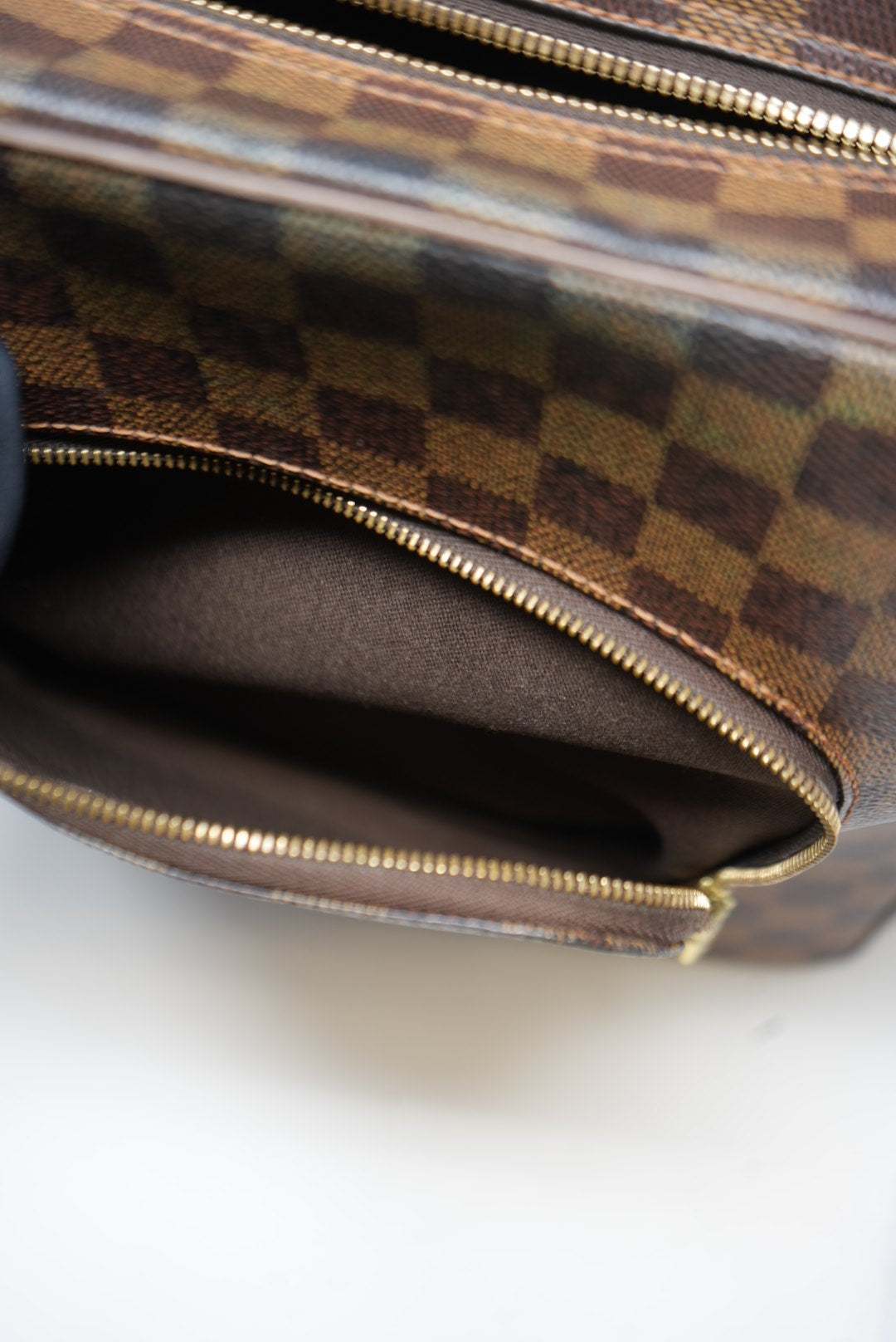 LOUIS VUITTON 2006 Damier Ebene Olav
