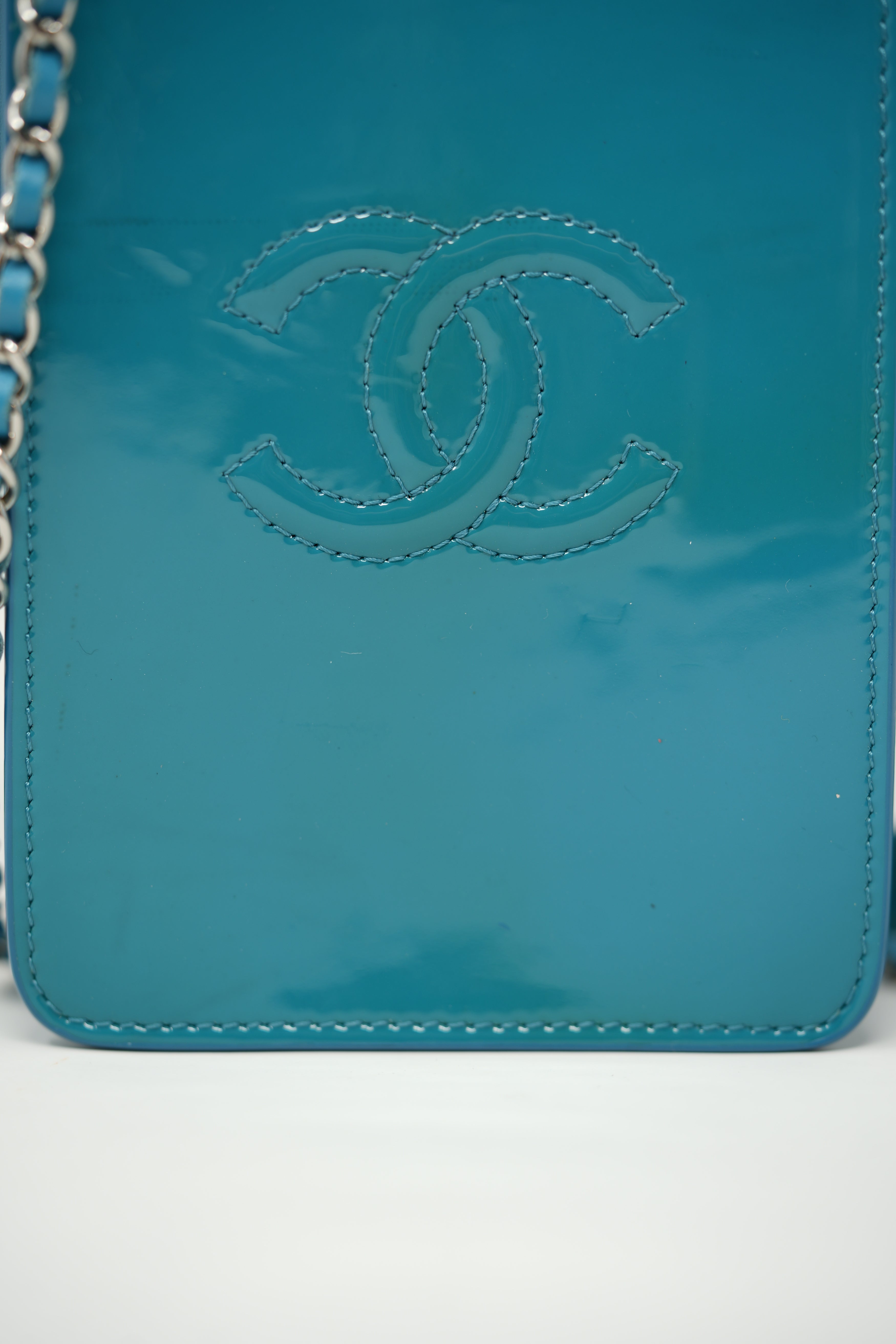 Pre-Owned Chanel Patent Phone Holder Bag