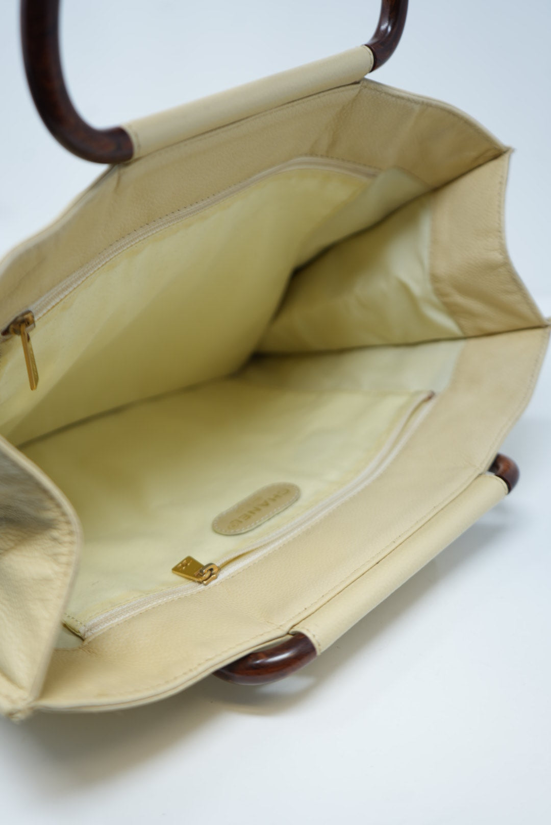 Pre-Owned Chanel Wood Handle Beige Handbag 2000-2002