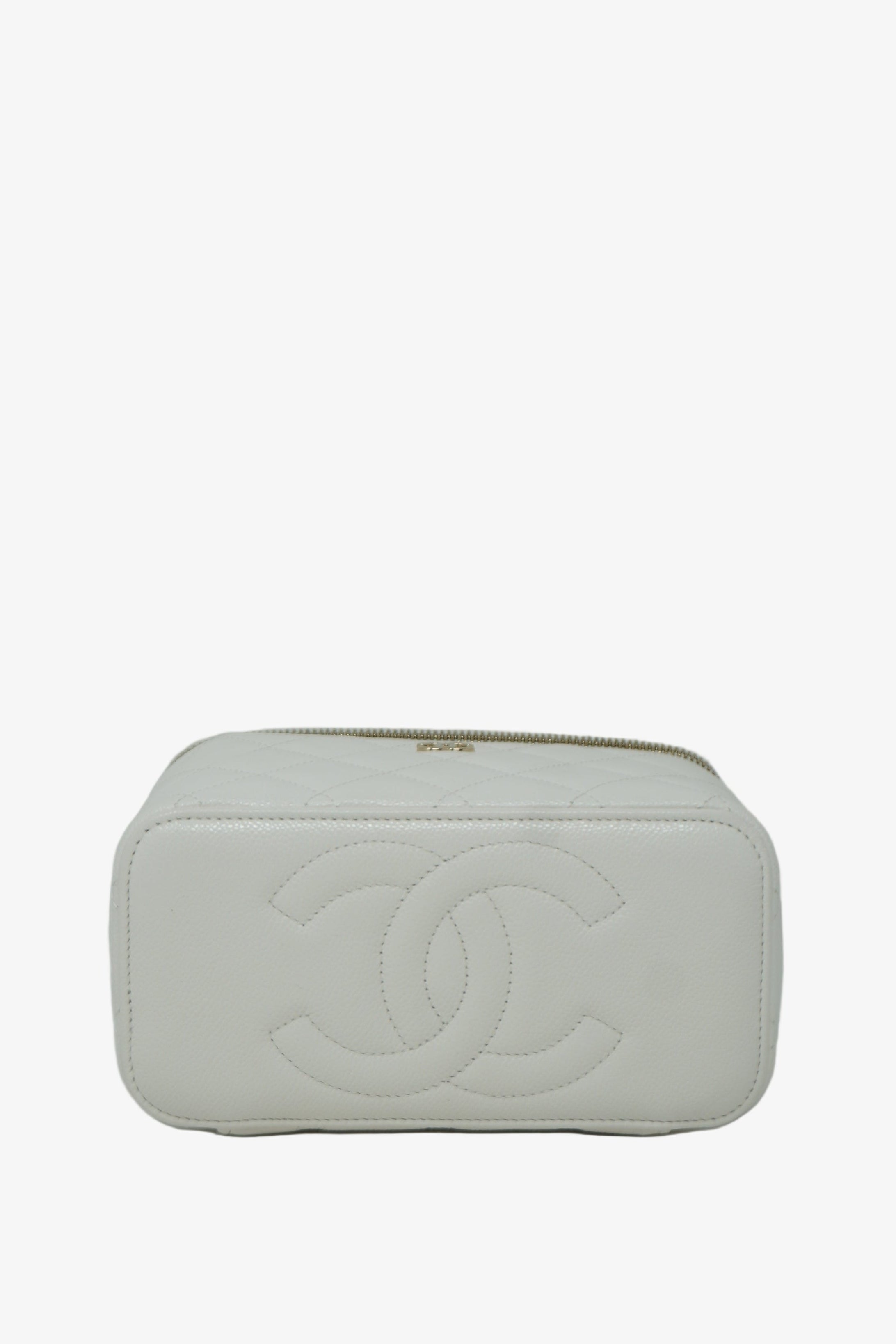 Pre-Owned Chanel White Caviar Leather Vanity With Chain