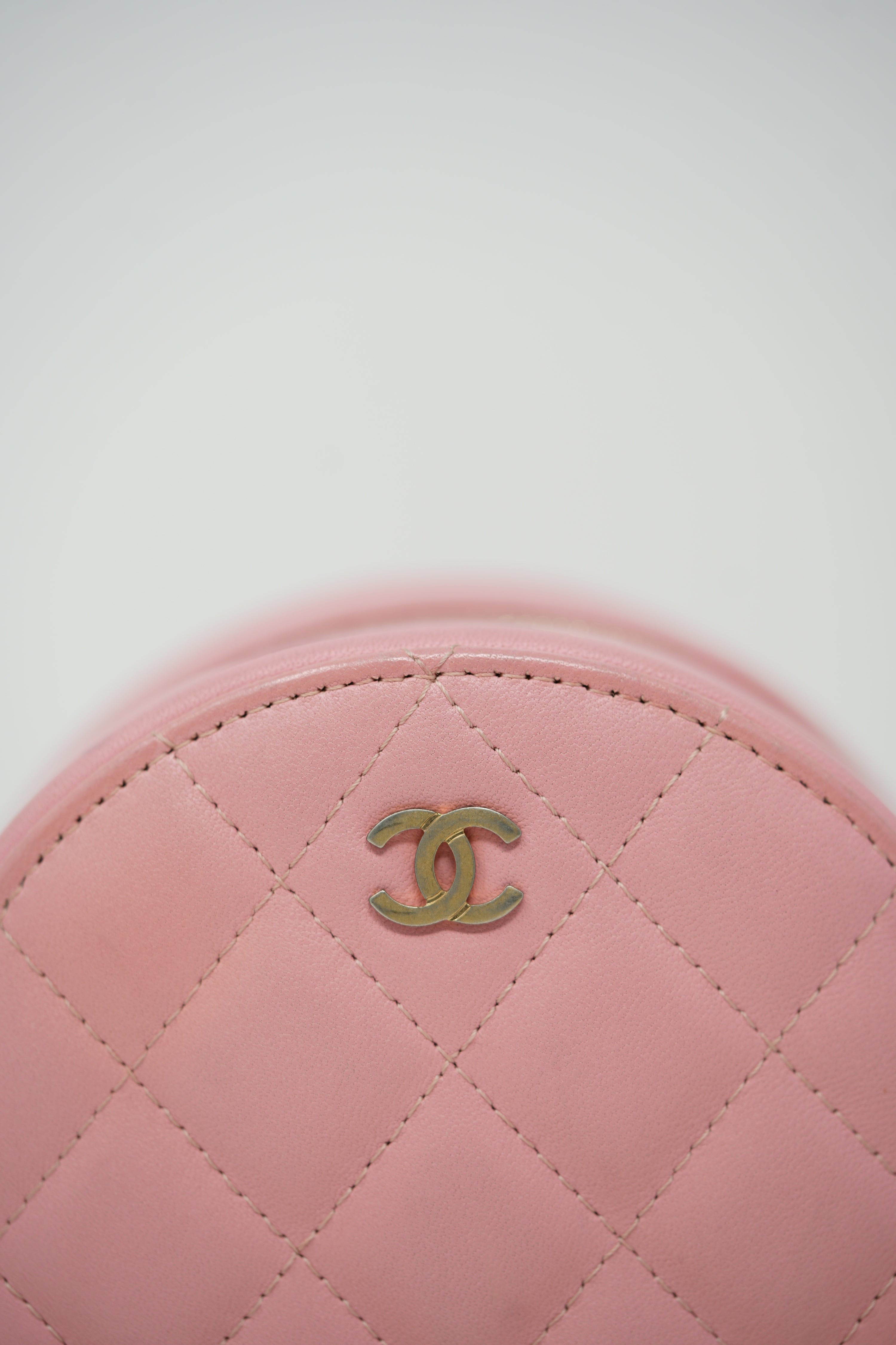 Pre-owned Chanel Round Clutch With Chain