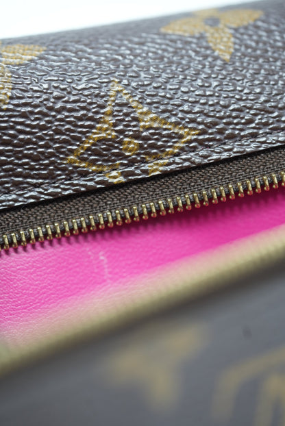 Louis Vuitton Christmas Animation Pochette