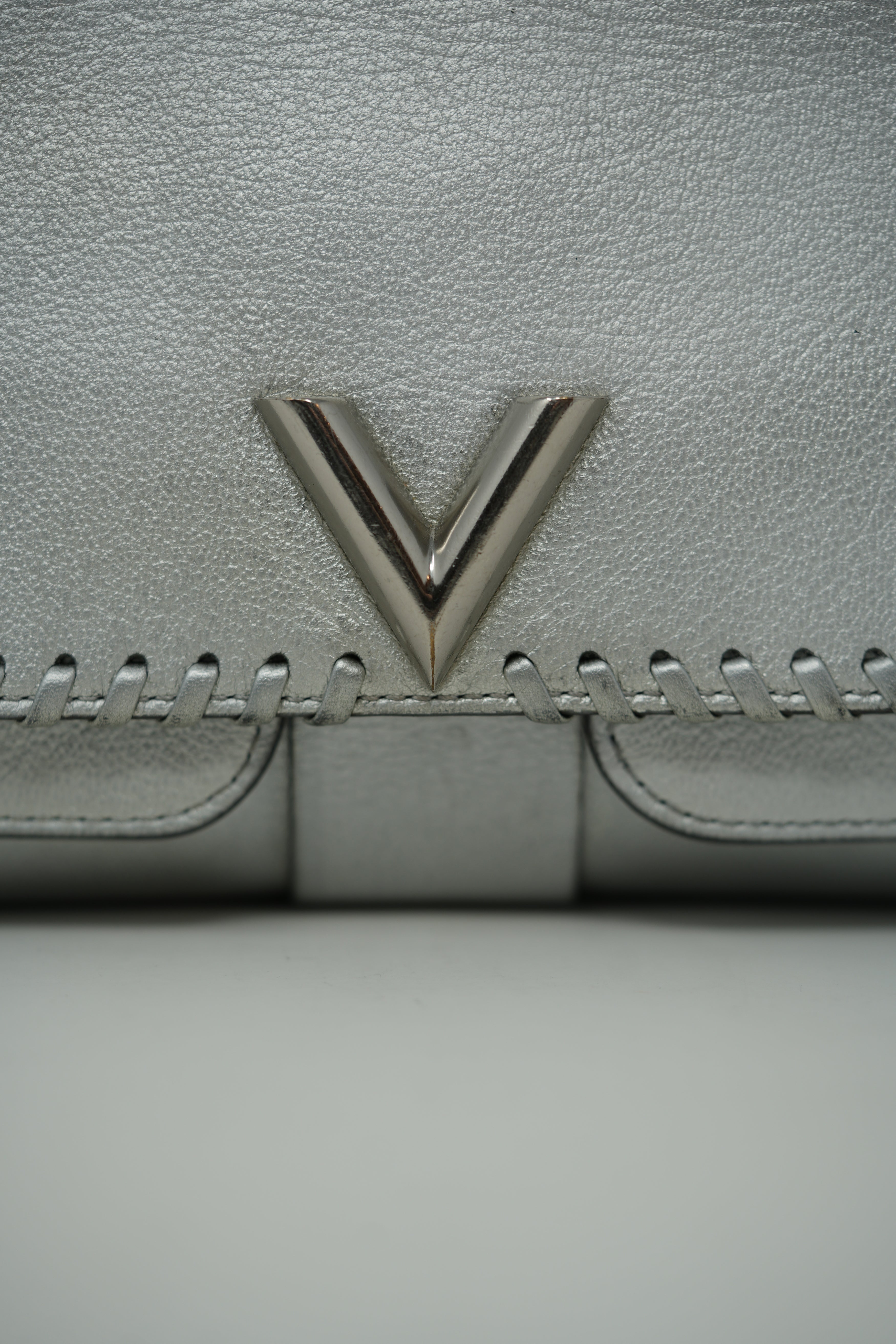 Louis Vuitton 2016 Silver Leather Very Chain Bag