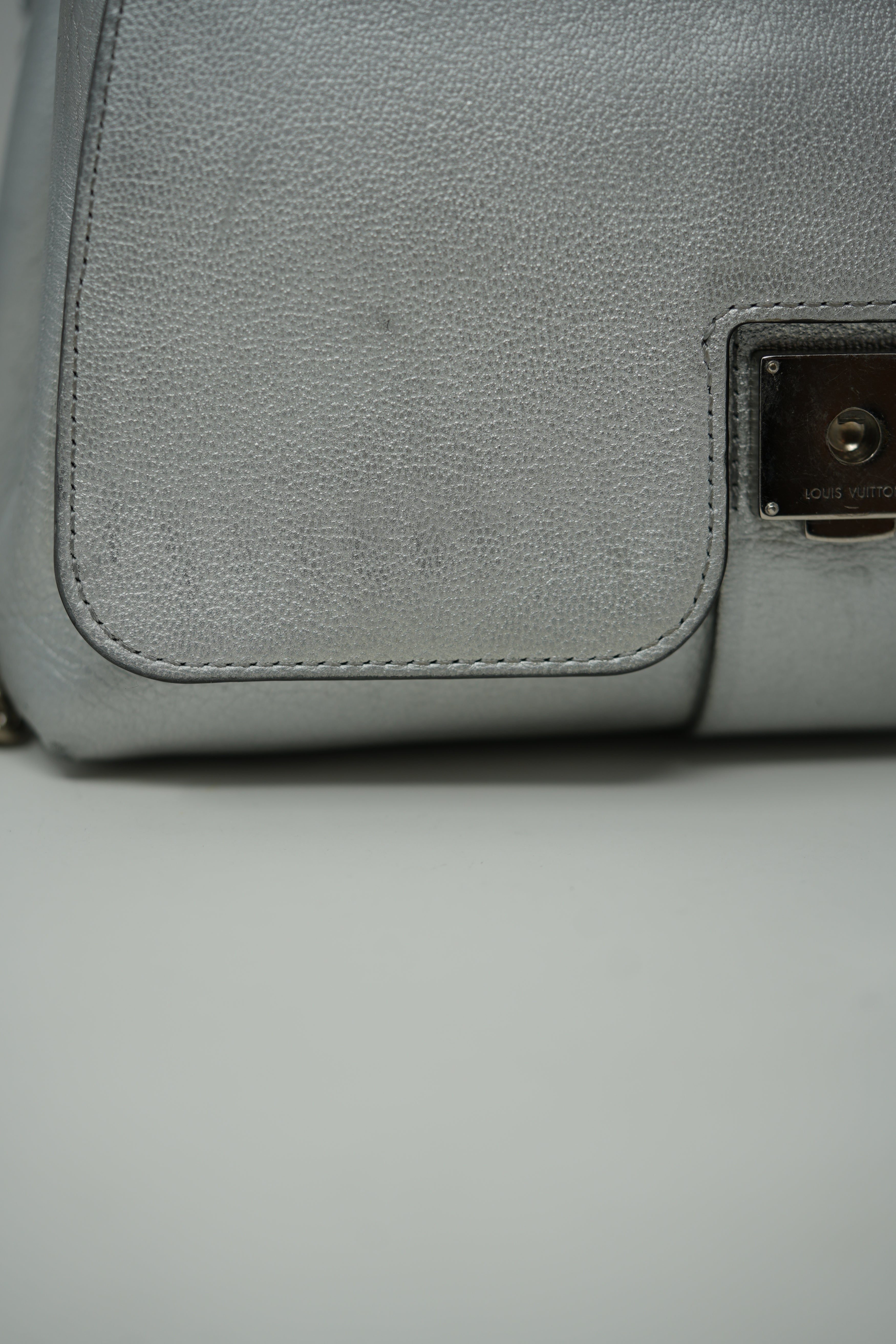 Louis Vuitton 2016 Silver Leather Very Chain Bag