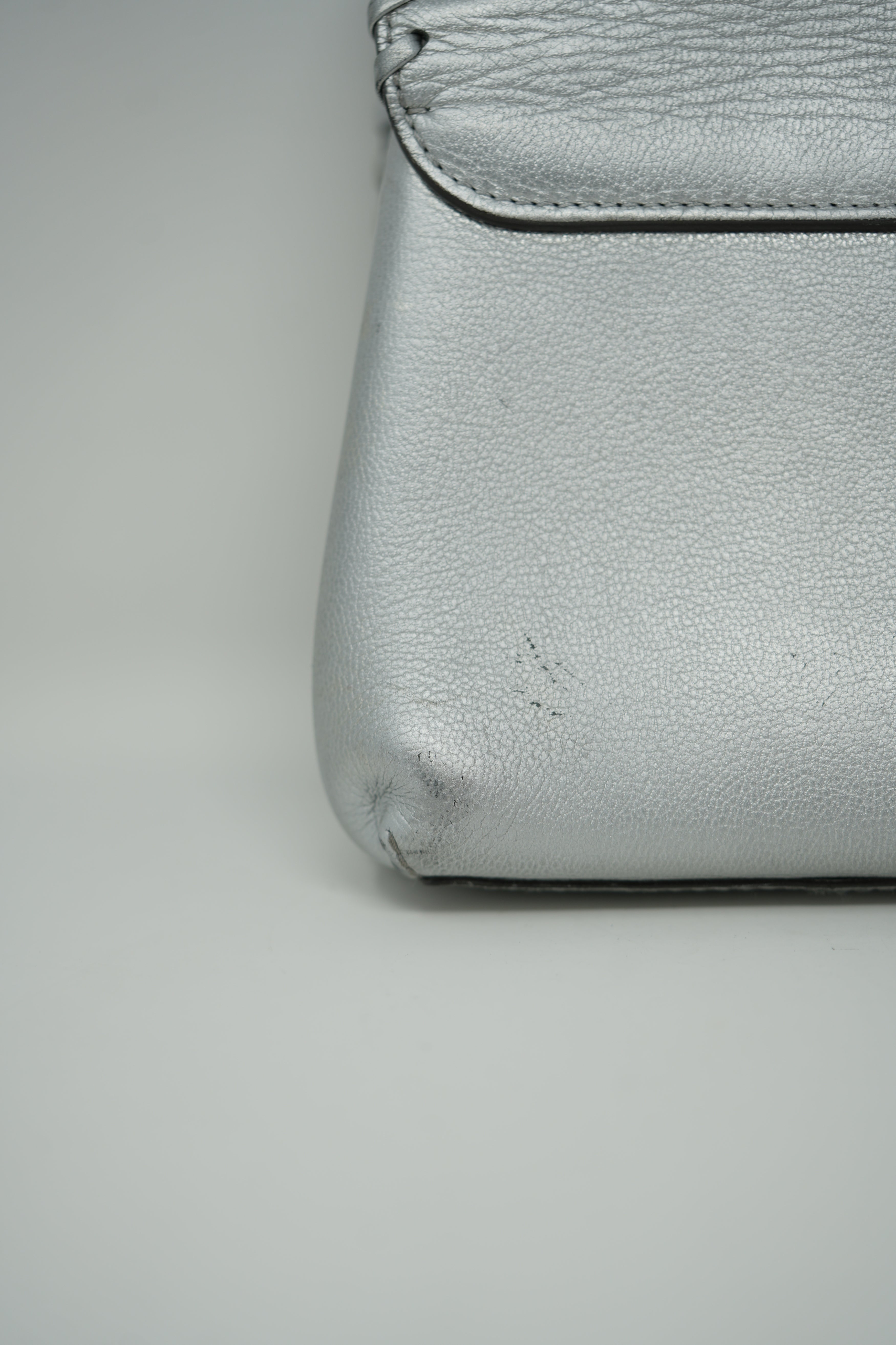 Louis Vuitton 2016 Silver Leather Very Chain Bag