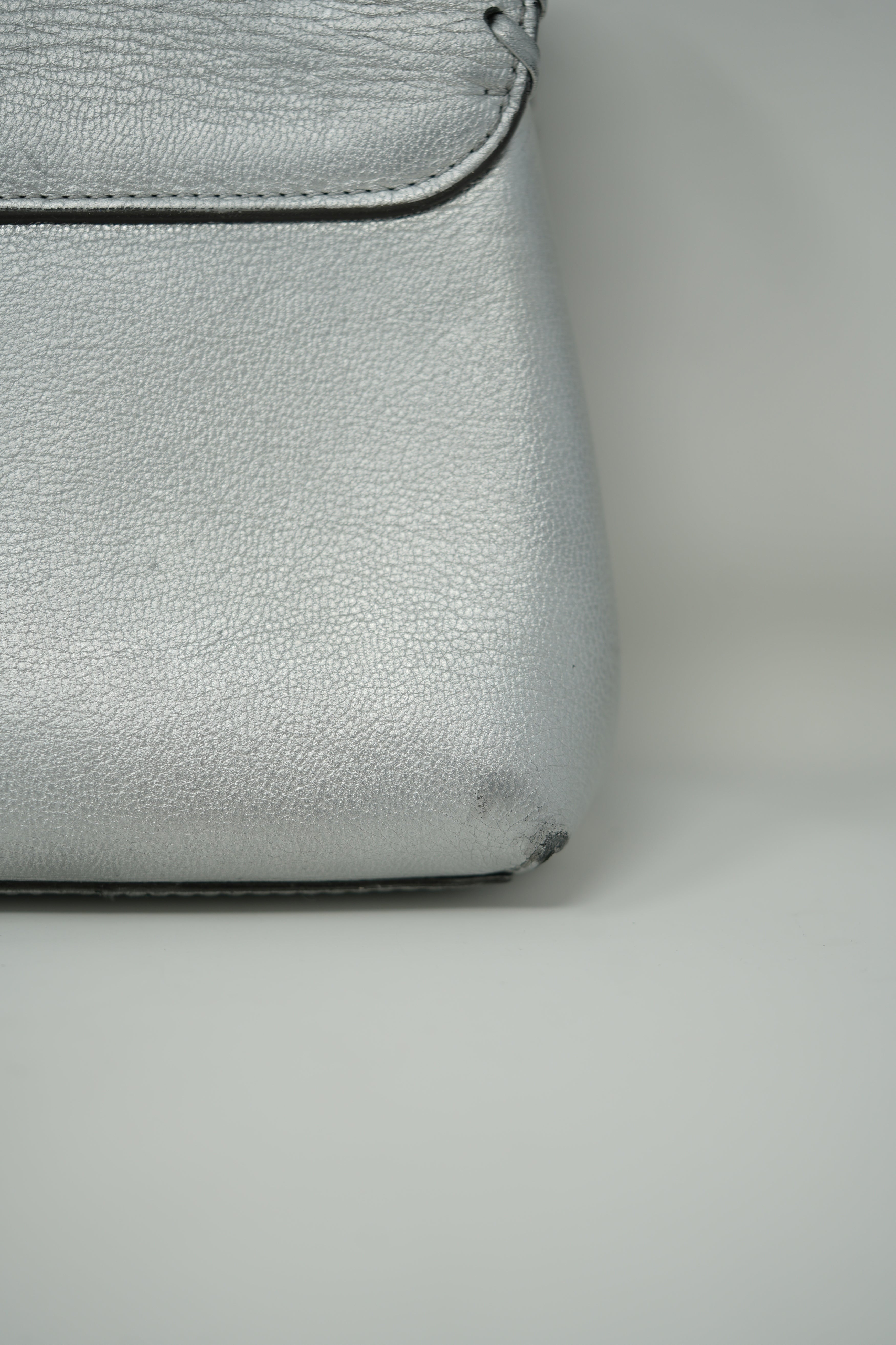 Louis Vuitton 2016 Silver Leather Very Chain Bag