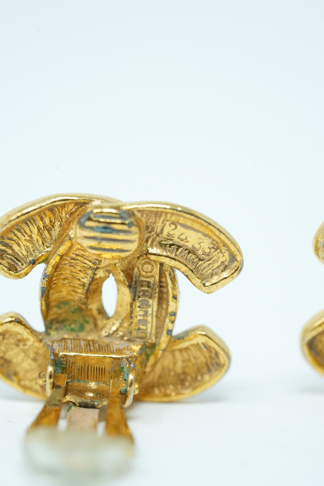 Pre-Owned CHANEL 80's CC Quilted Earrings Clip-On