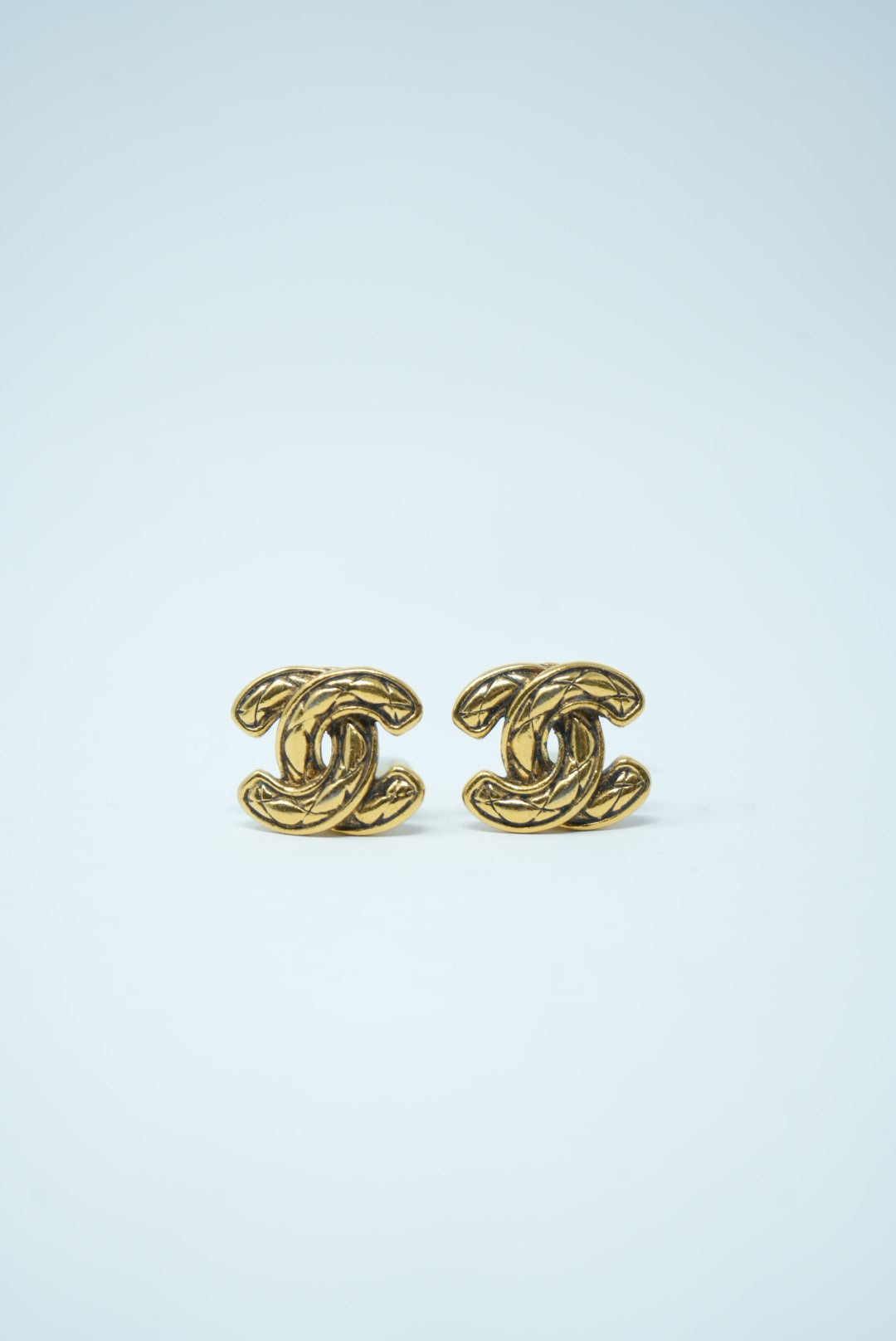 Pre-Owned CHANEL 80's CC Quilted Earrings Clip-On