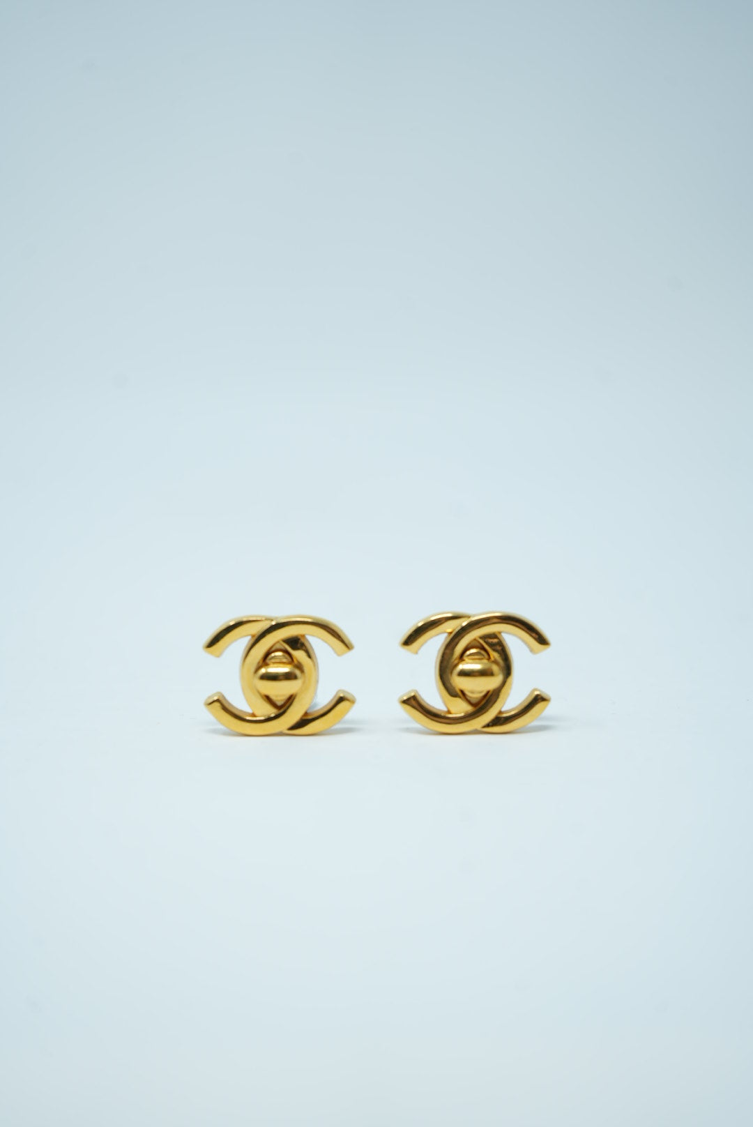 Pre-Owned Chanel Turn Lock Earrings Clip-on 1995