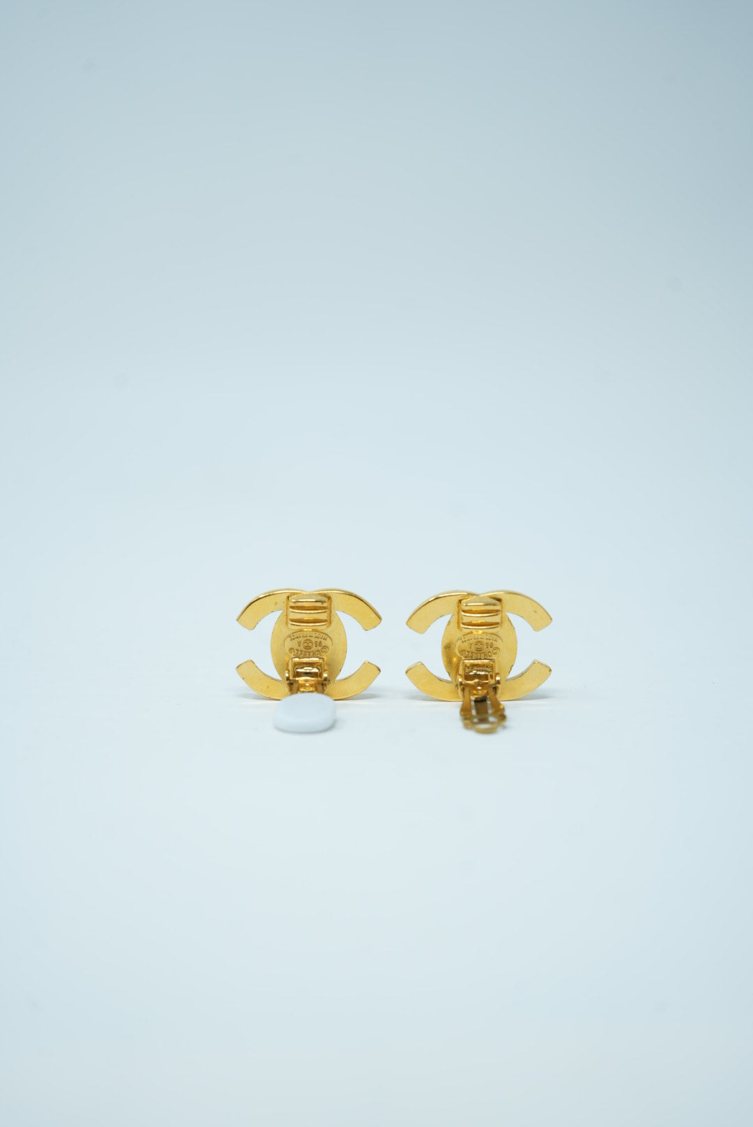 Pre-Owned Chanel Turn Lock Earrings Clip-on 1995