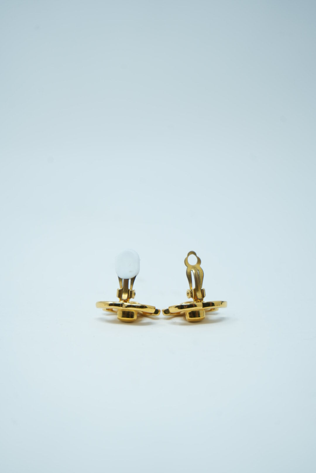 Pre-Owned Chanel Turn Lock Earrings Clip-on 1995