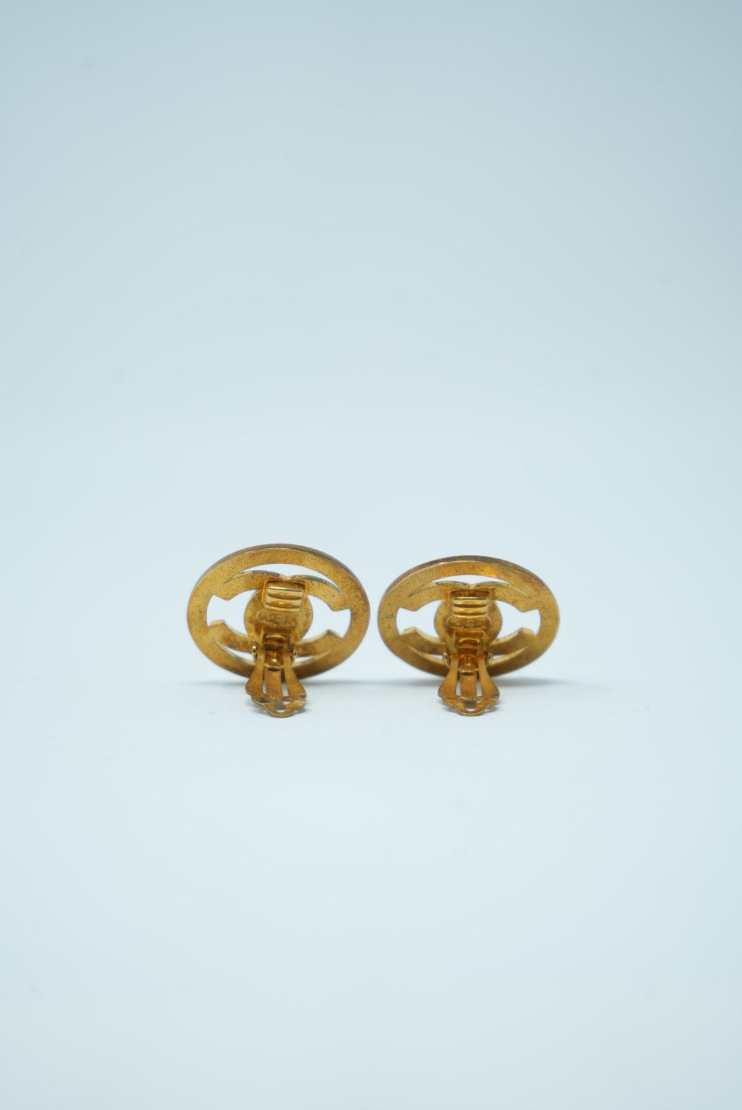 Pre-Owned Chanel Button TurnLock Clip on 1997 gold-plated