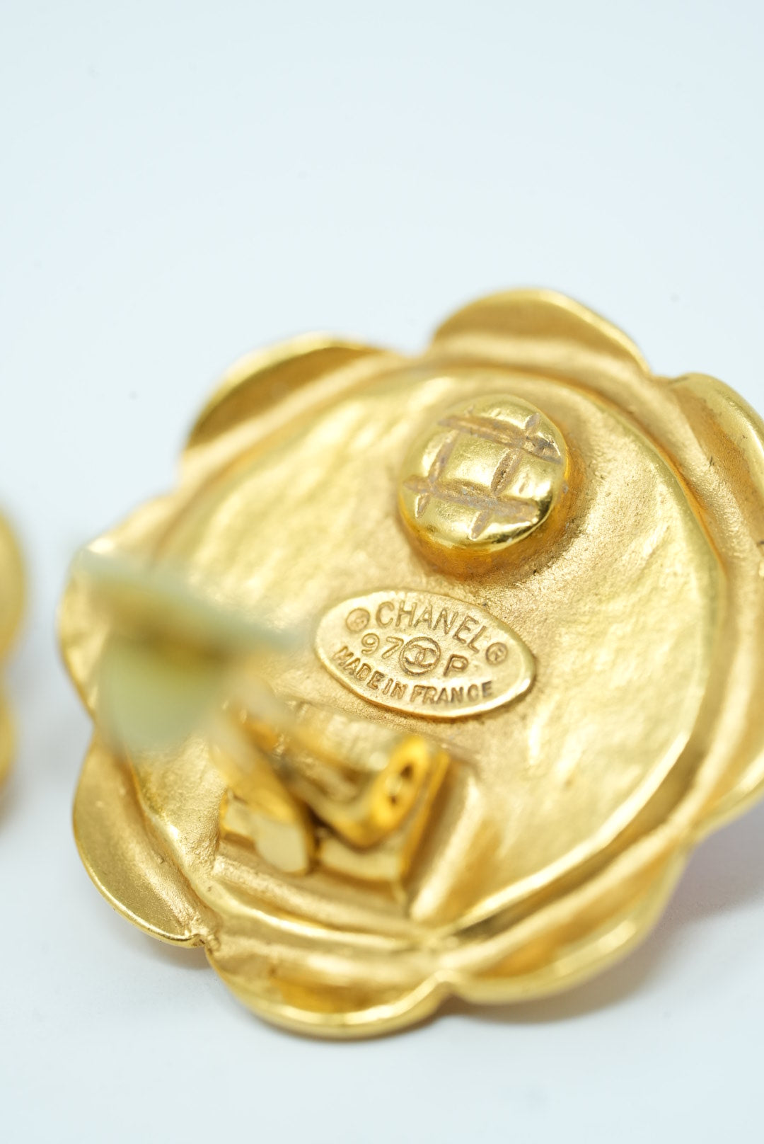 Pre-Owned CHANEL Flower CC Earrings ClipOn 1997