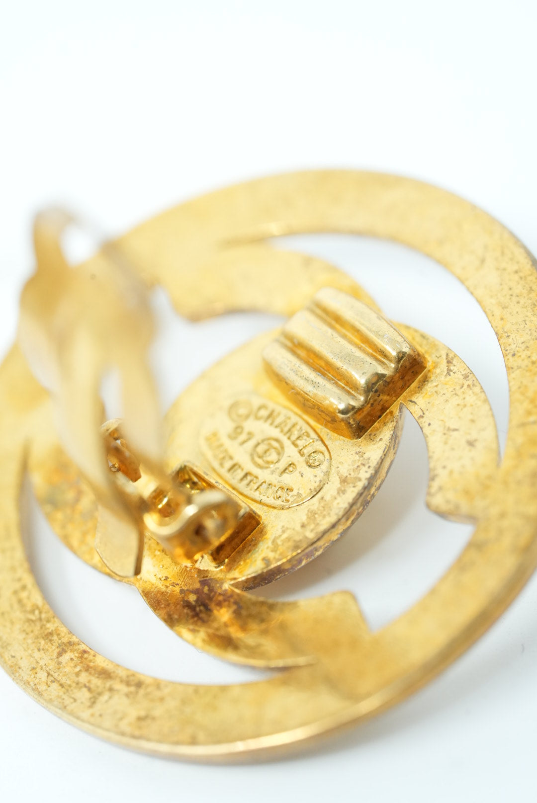 Pre-Owned Chanel Button TurnLock Clip on 1997 gold-plated