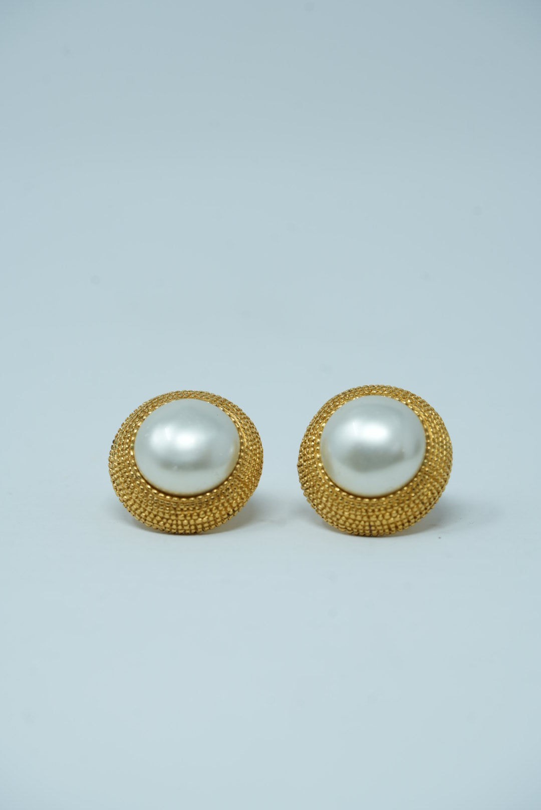 Pre-Owned Chanel Faux Pearl Button Earrings