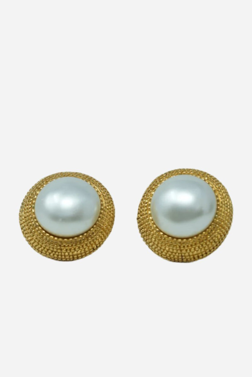 Pre-Owned Chanel Faux Pearl Button Earrings Clip-On