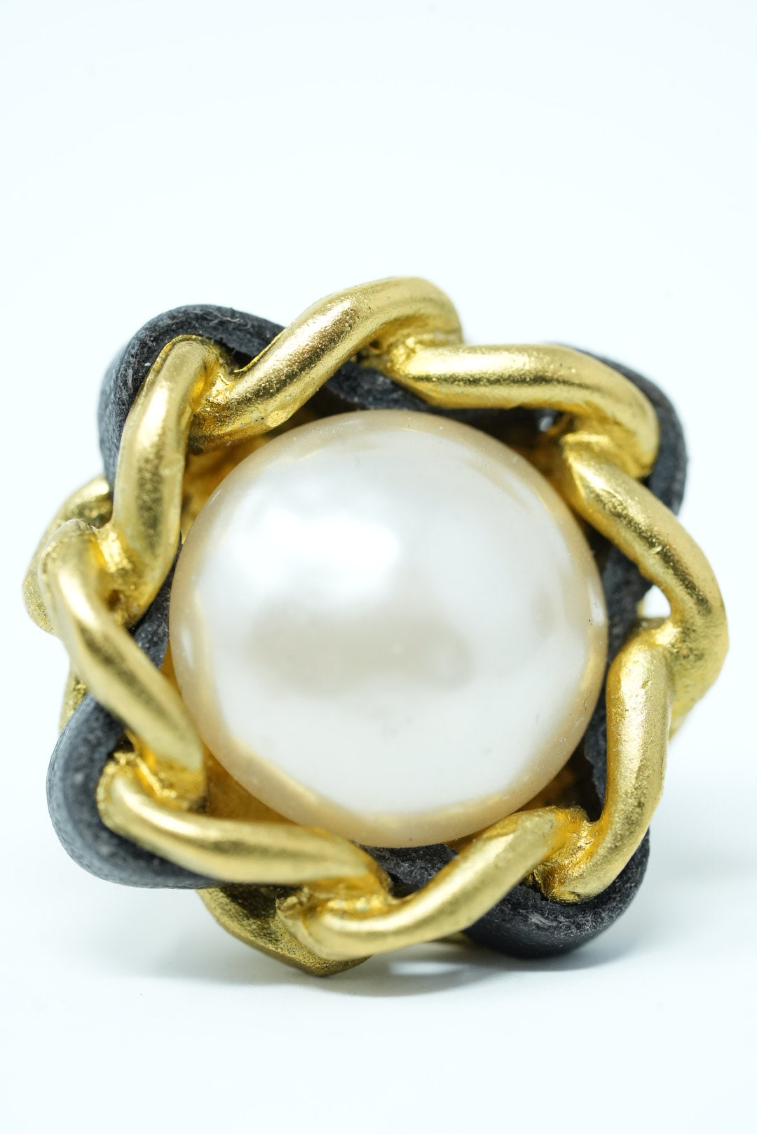 Pre-Owned Chanel 1994 Pearl Flower Earrings Clip-On