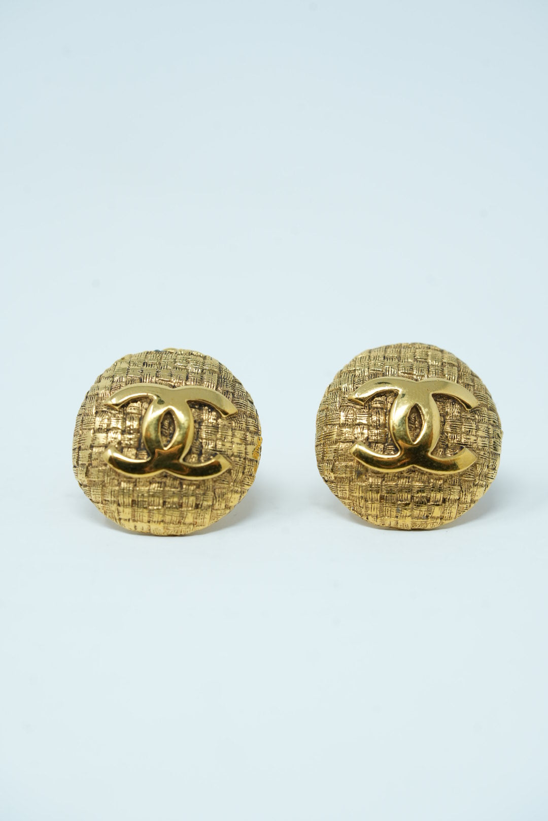 Pre-Owned Chanel CC Round Earrings Clip-On