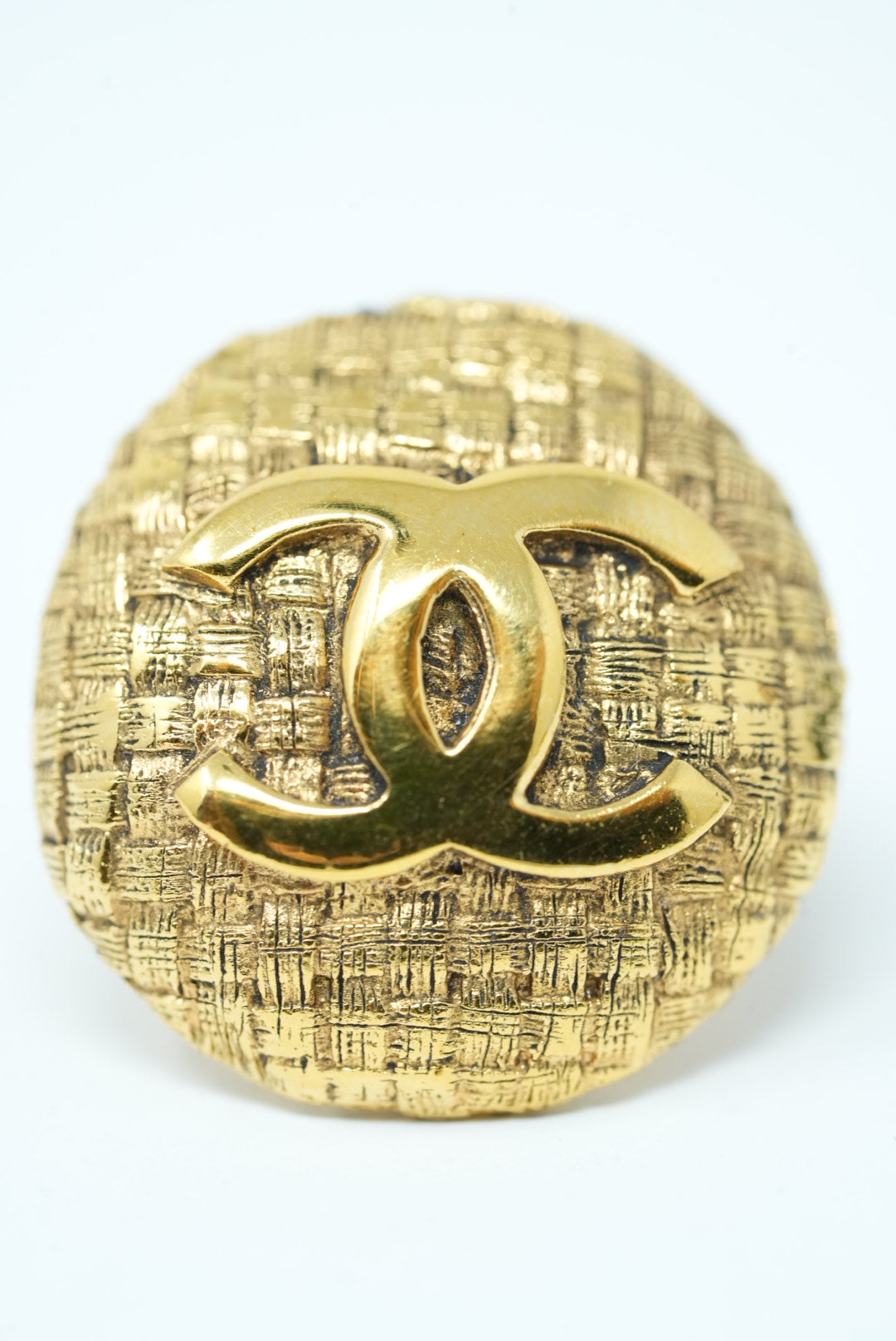 Pre-Owned Chanel CC Round Earrings Clip-On