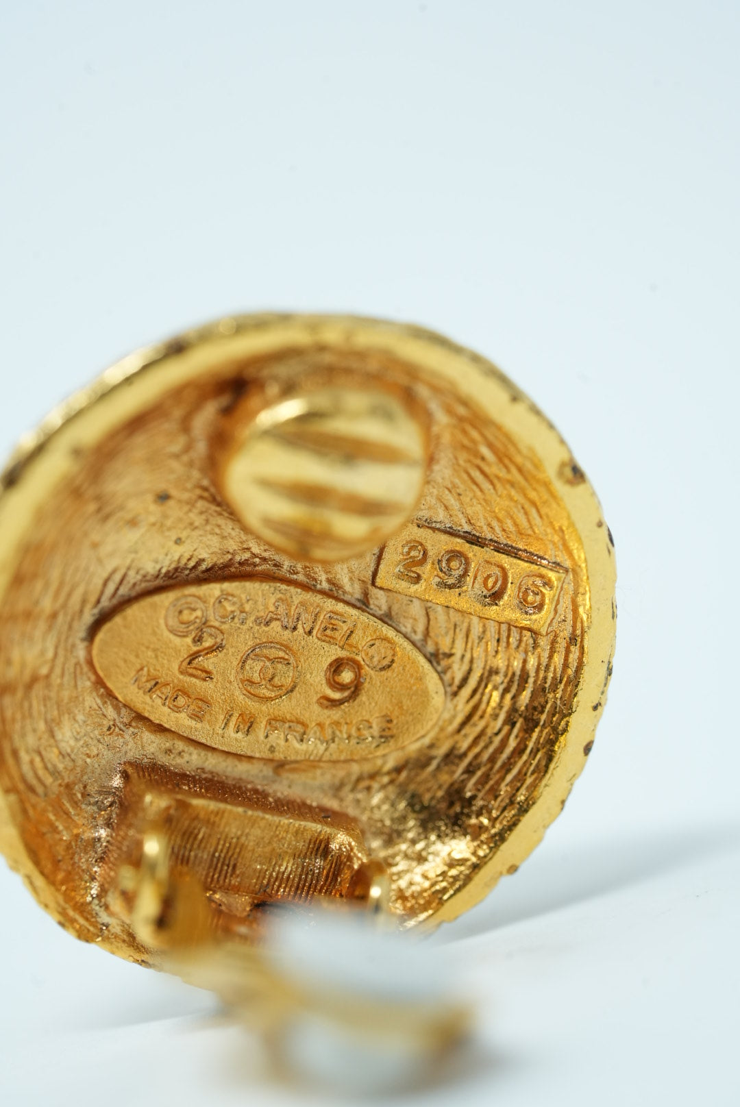 Pre-Owned Chanel CC Round Earrings Clip-On