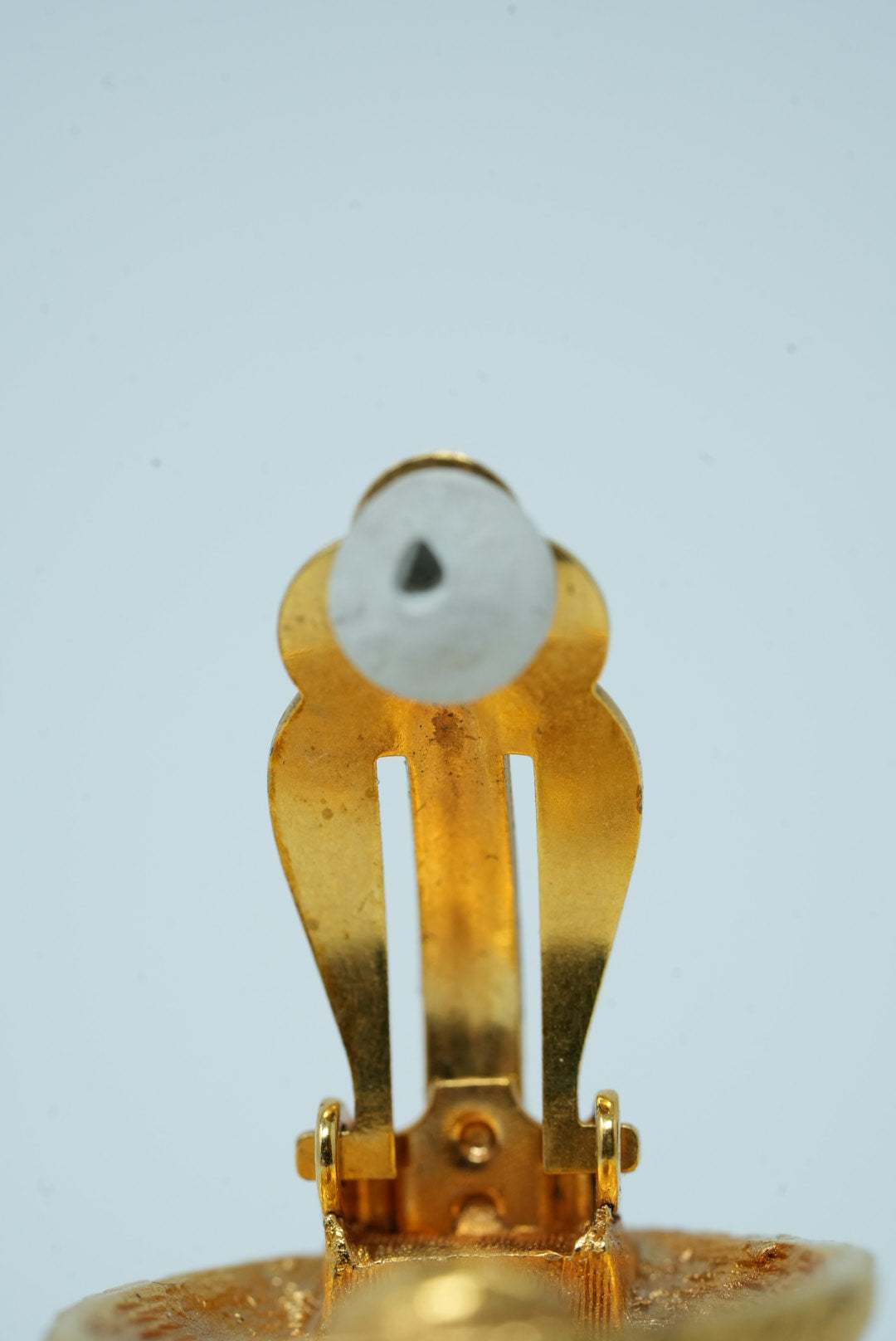 Pre-Owned Chanel CC Round Earrings Clip-On