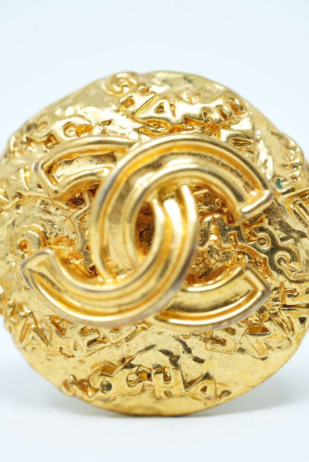 Pre-Owned Chanel 1995 Round CC Earrings Clip-On