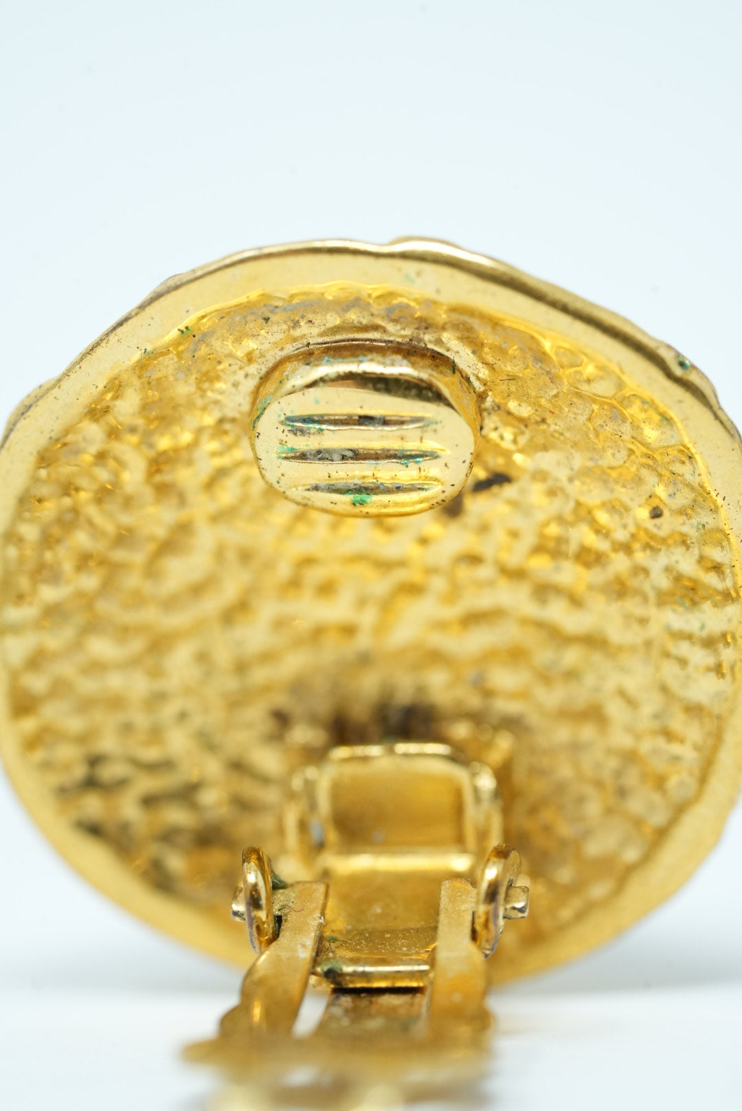 Pre-Owned Chanel 1995 Round CC Earrings Clip-On