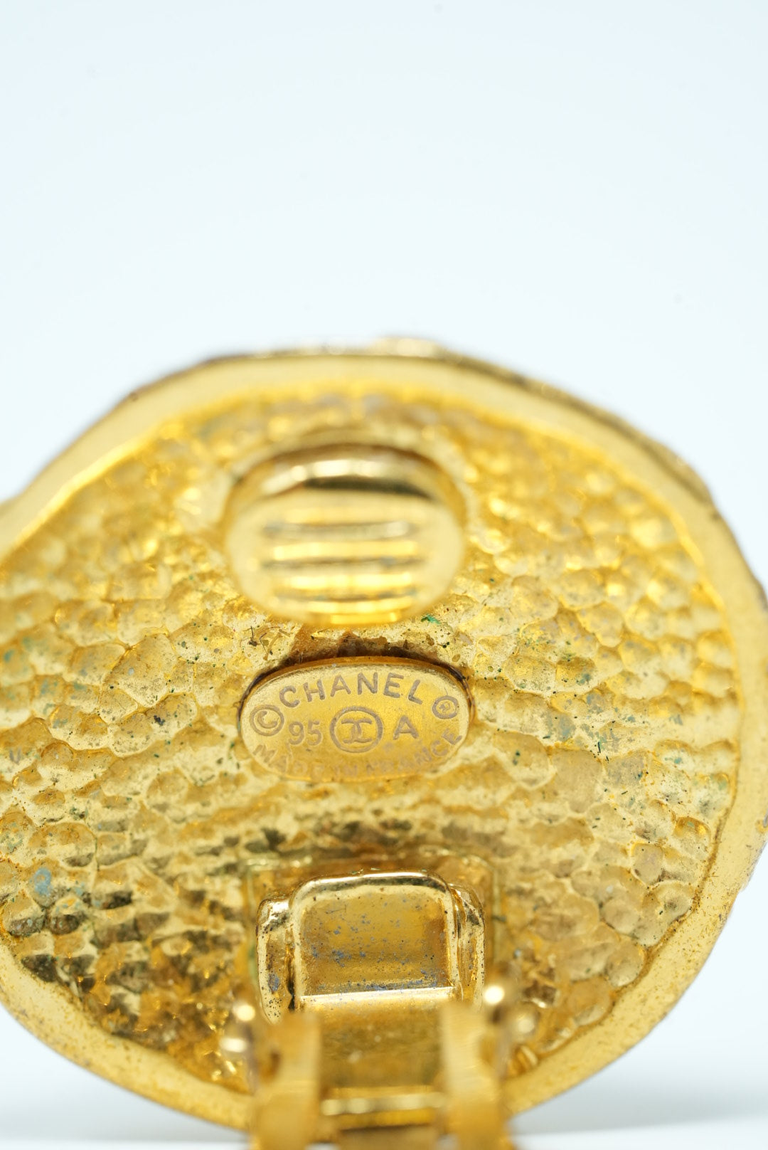 Pre-Owned Chanel 1995 Round CC Earrings Clip-On