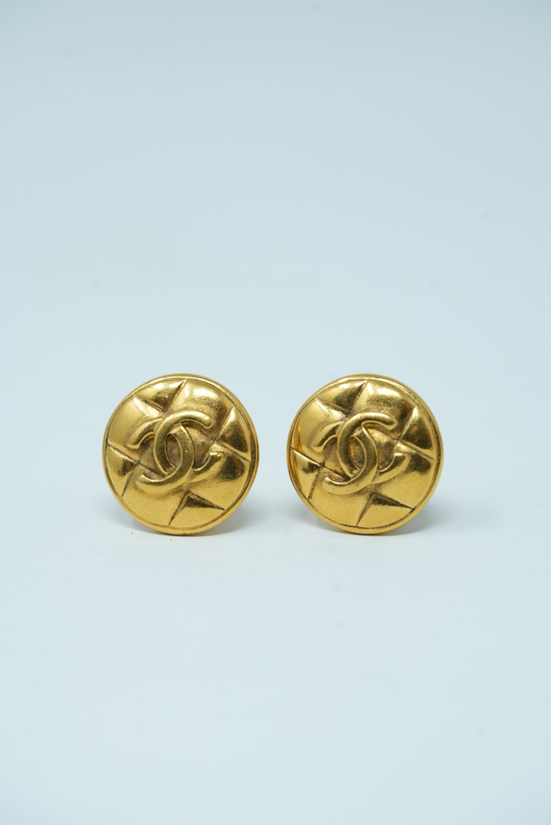 Pre-Owned Chanel CC Button Earrings clip-on