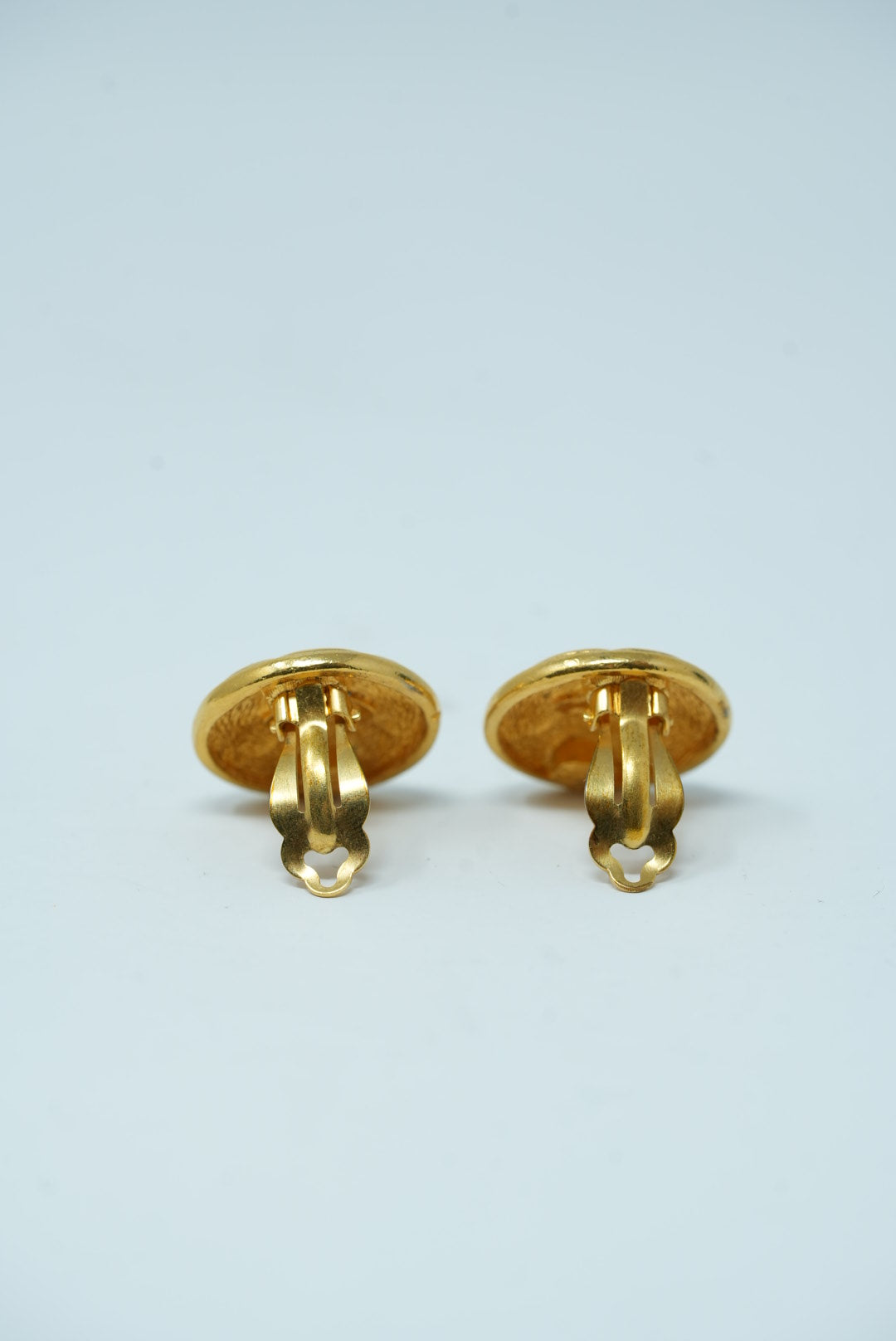 Pre-Owned Chanel CC Button Earrings clip-on