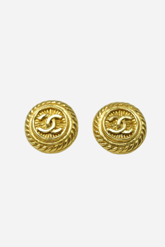 Pre-Owned Chanel CC Button Earring Clip-On