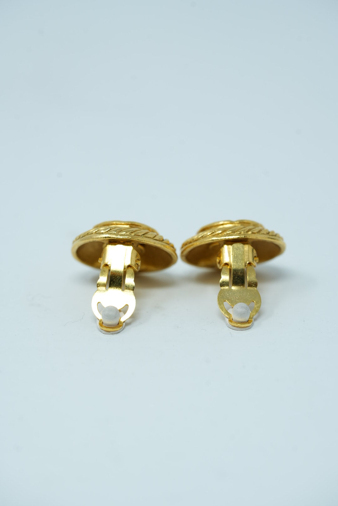 Pre-Owned Chanel CC Button Earring Clip-On