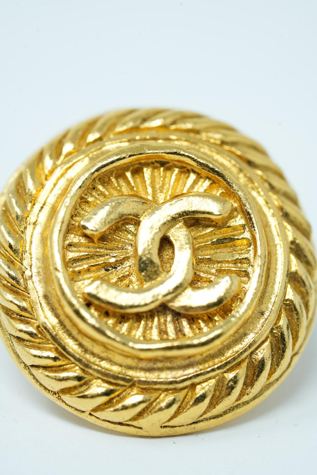 Pre-Owned Chanel CC Button Earring Clip-On