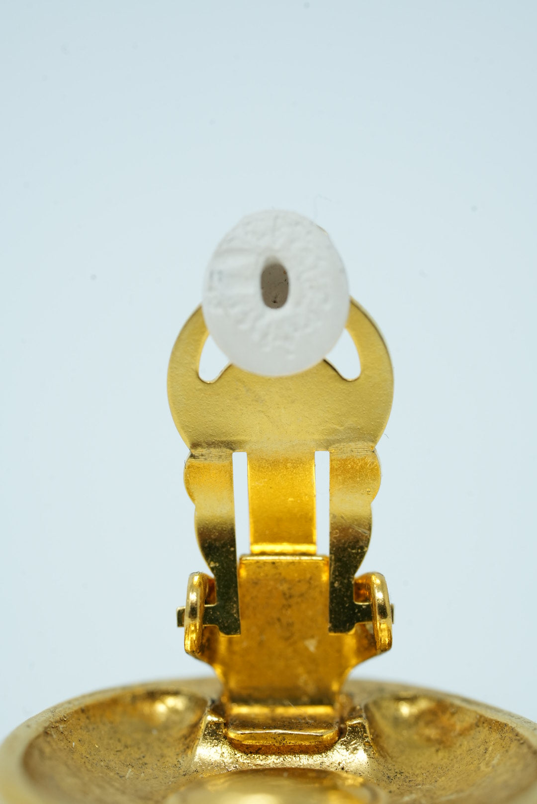 Pre-Owned Chanel CC Button Earring Clip-On
