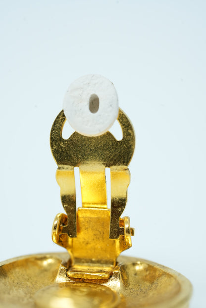 Pre-Owned Chanel CC Button Earring Clip-On