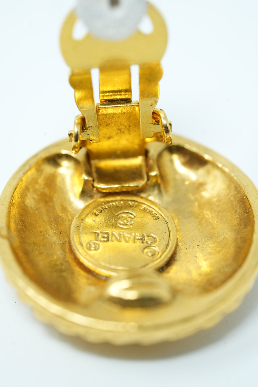 Pre-Owned Chanel CC Button Earring Clip-On