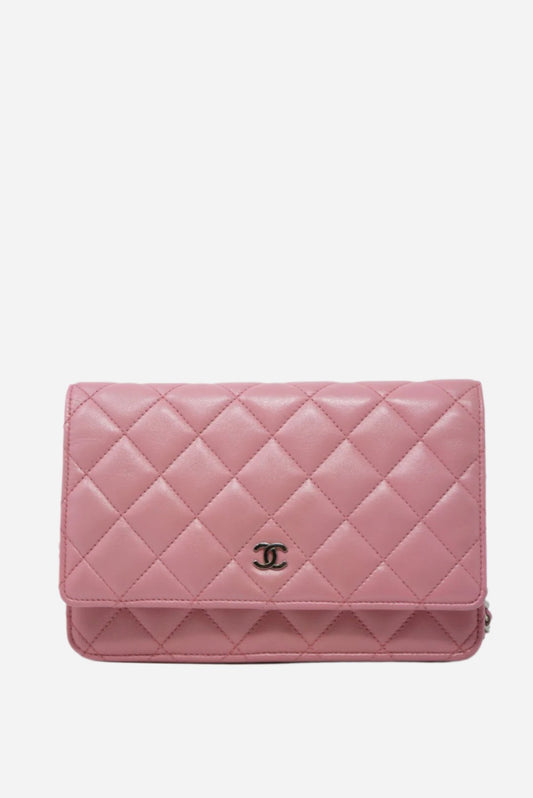 Pre-Owned CHANEl Classic Lambskin Wallet On Chain
