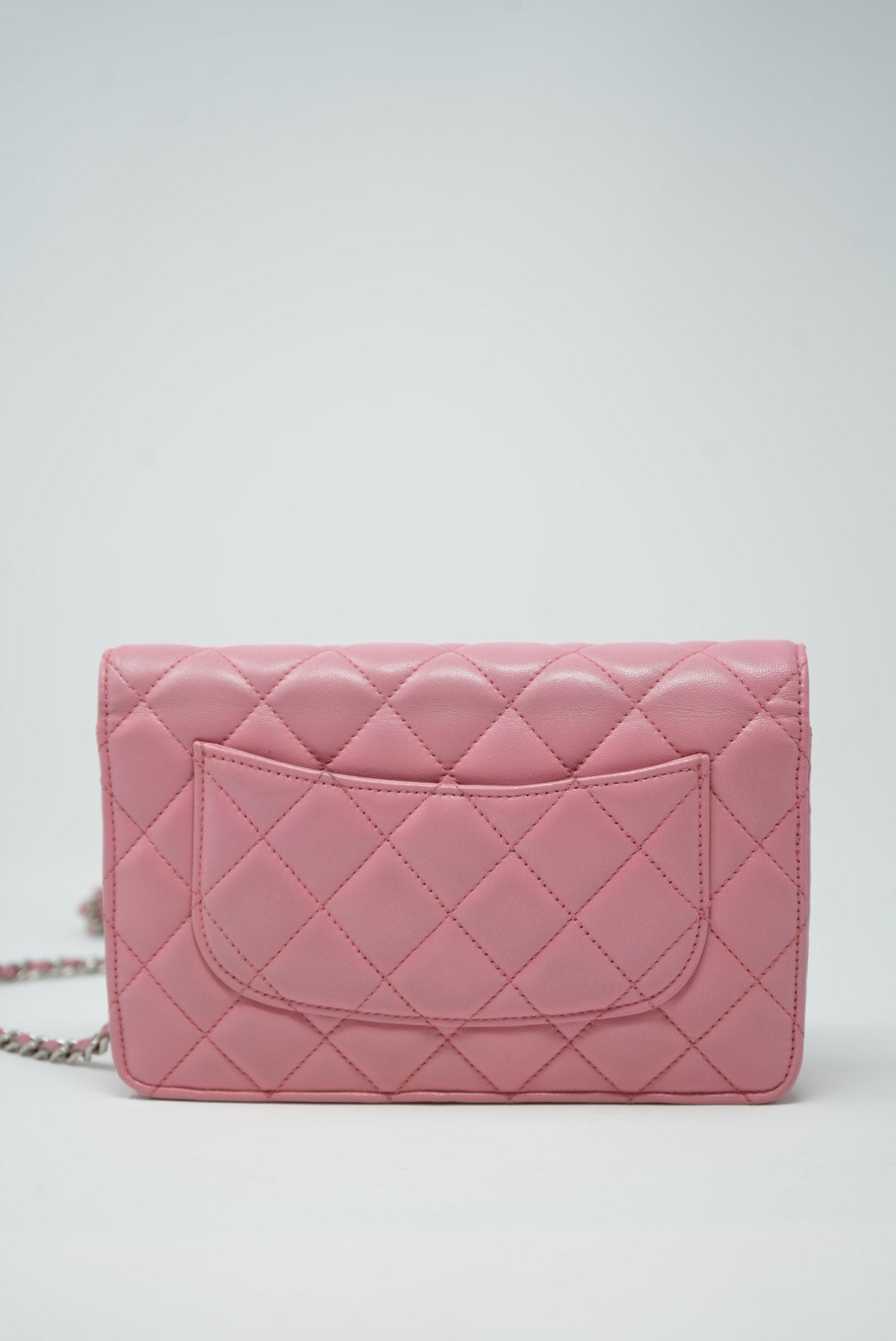 Pre-Owned CHANEl Classic Lambskin Wallet On Chain
