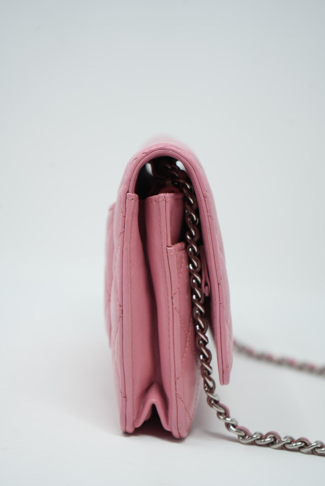 Pre-Owned CHANEl Classic Lambskin Wallet On Chain