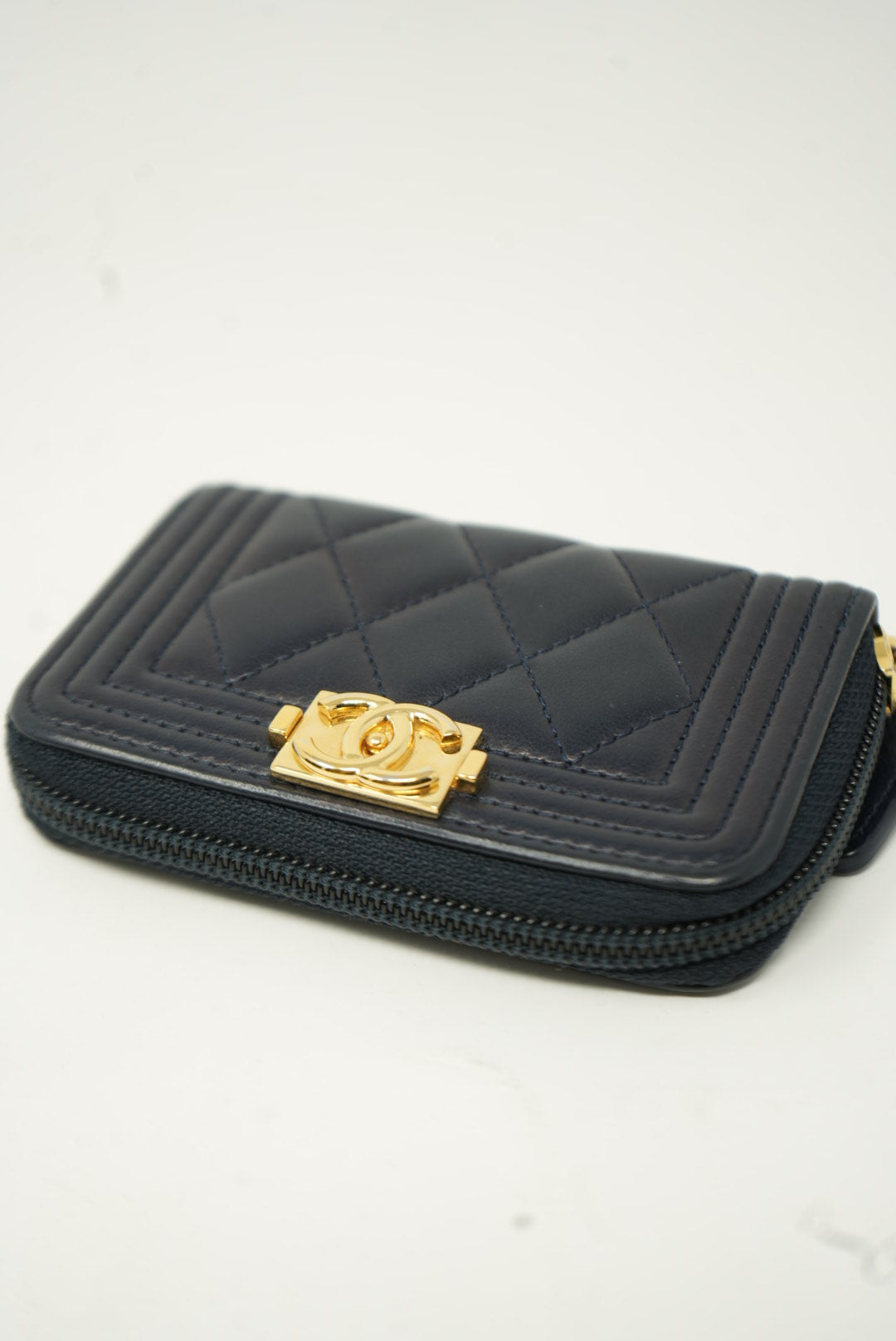 Pre-Owned Chanel Boy Zip up Card Holder 2015-2016
