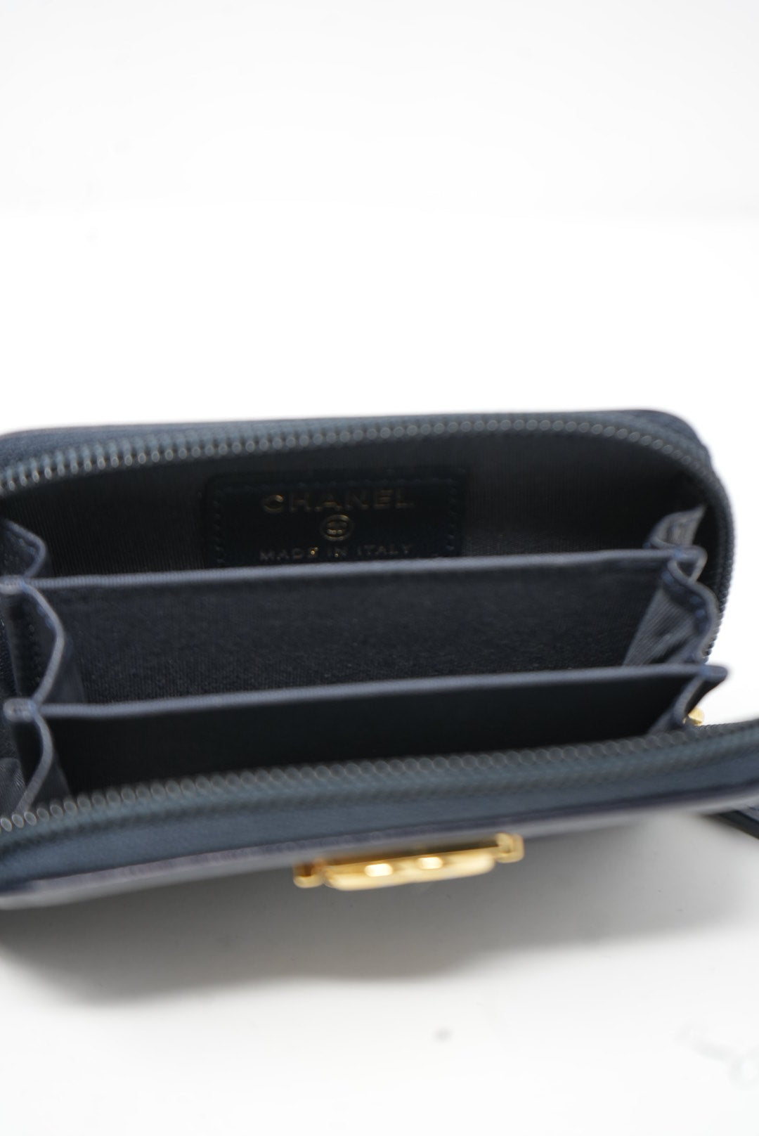 Pre-Owned Chanel Boy Zip up Card Holder 2015-2016
