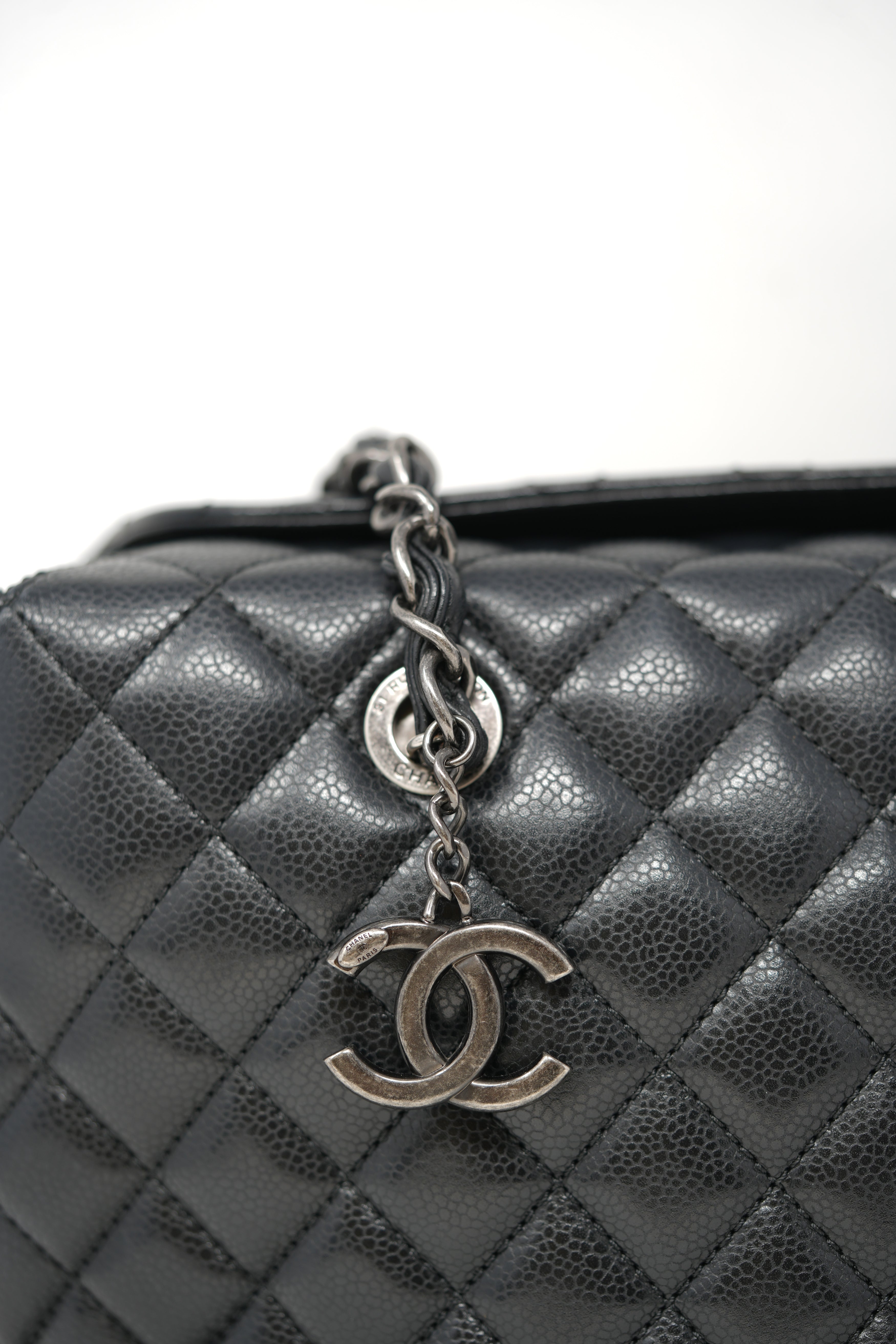 Pre-Owned 2015–2016 Chanel Black Caviar Quilted Shopping Bag