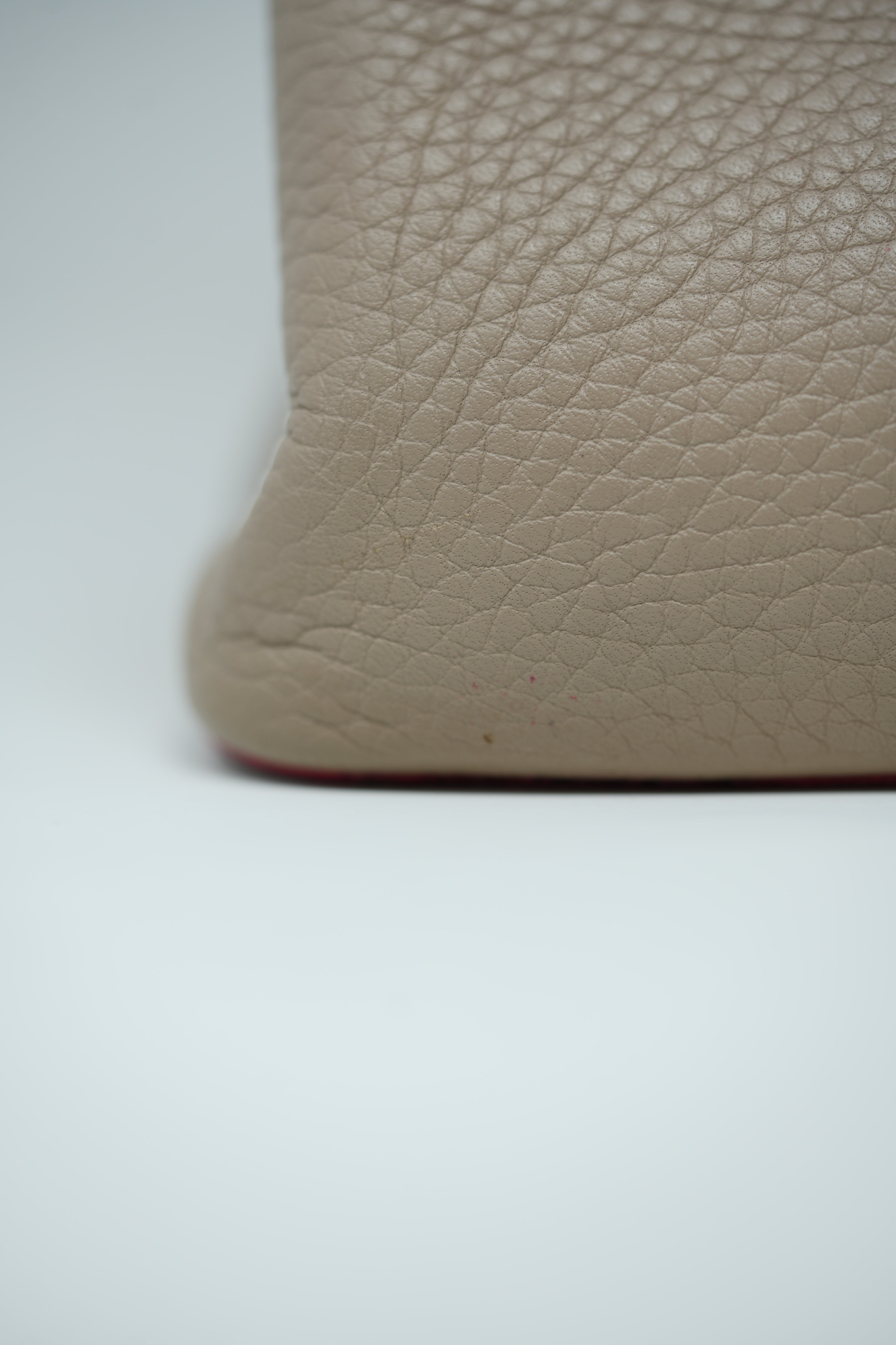 Louis Vuitton 2014 Beige Taurillon Leather Capucines MM Top Handle Bag