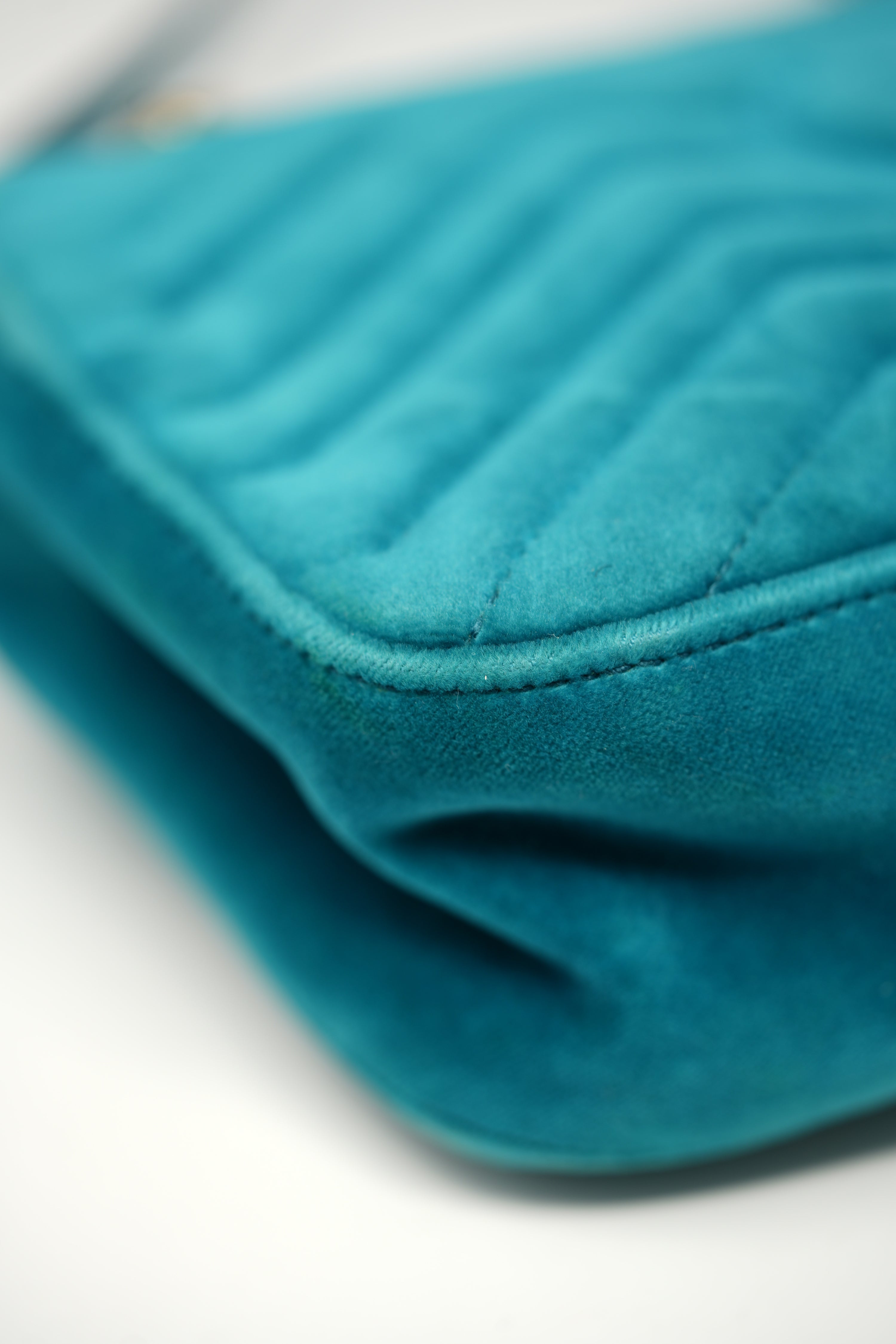 Gucci Blue Velvet GG Marmont Medium shoulder bag
