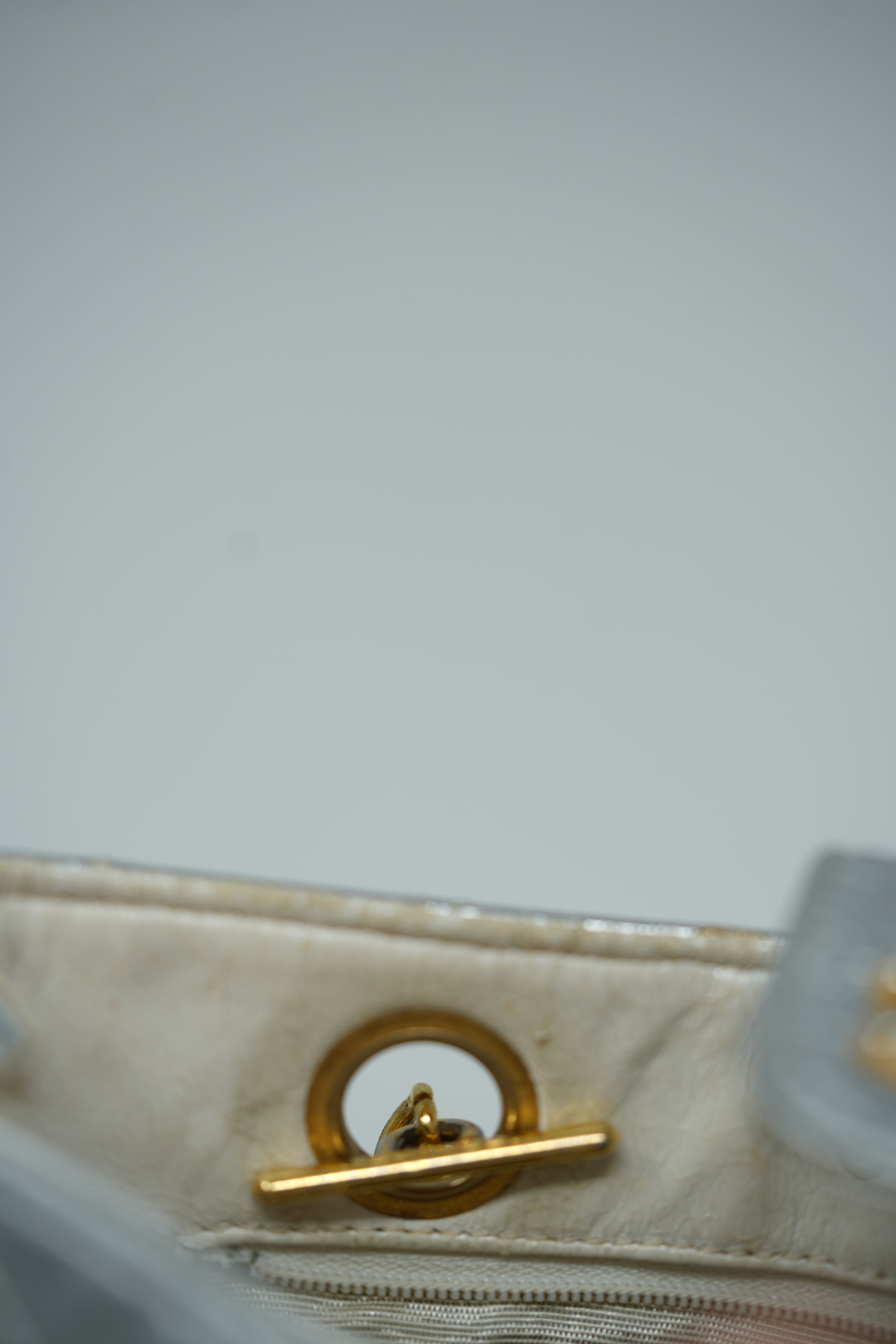 Pre-Owned Chanel 1986–1988 Silver Lambskin Quilted Shoulder Bag