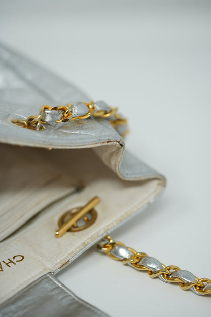 Pre-Owned Chanel 1986–1988 Silver Lambskin Quilted Shoulder Bag