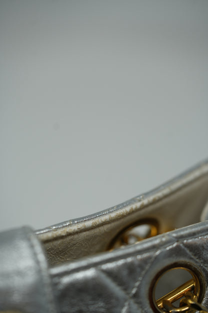 Pre-Owned Chanel 1986–1988 Silver Lambskin Quilted Shoulder Bag